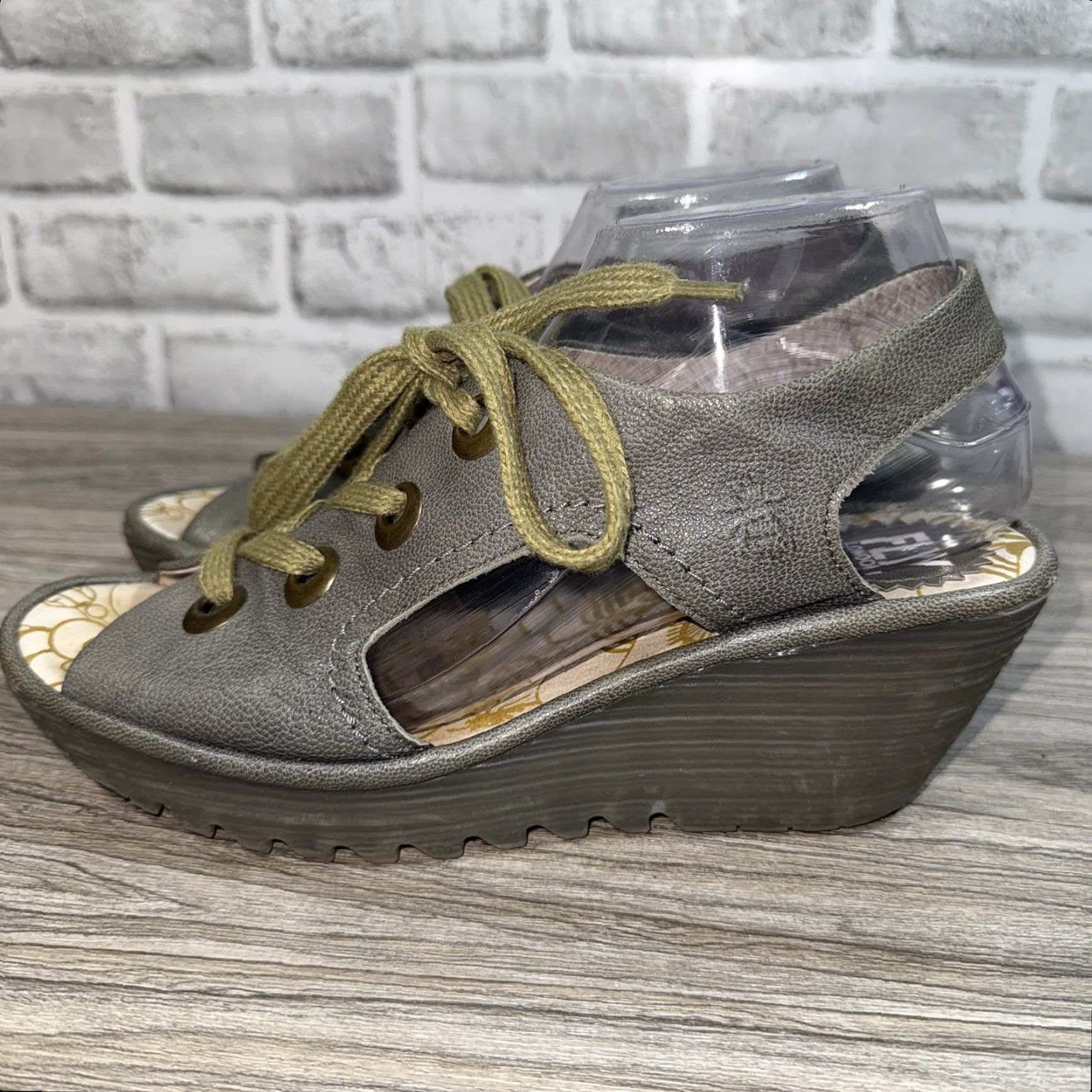 Fly London Fly London Sandal Women Lace-Up Leather Wedge Open-toe Olive Green US 9 EU 40 Womens Shoes Size US 9 / IT 39 - 4 Thumbnail