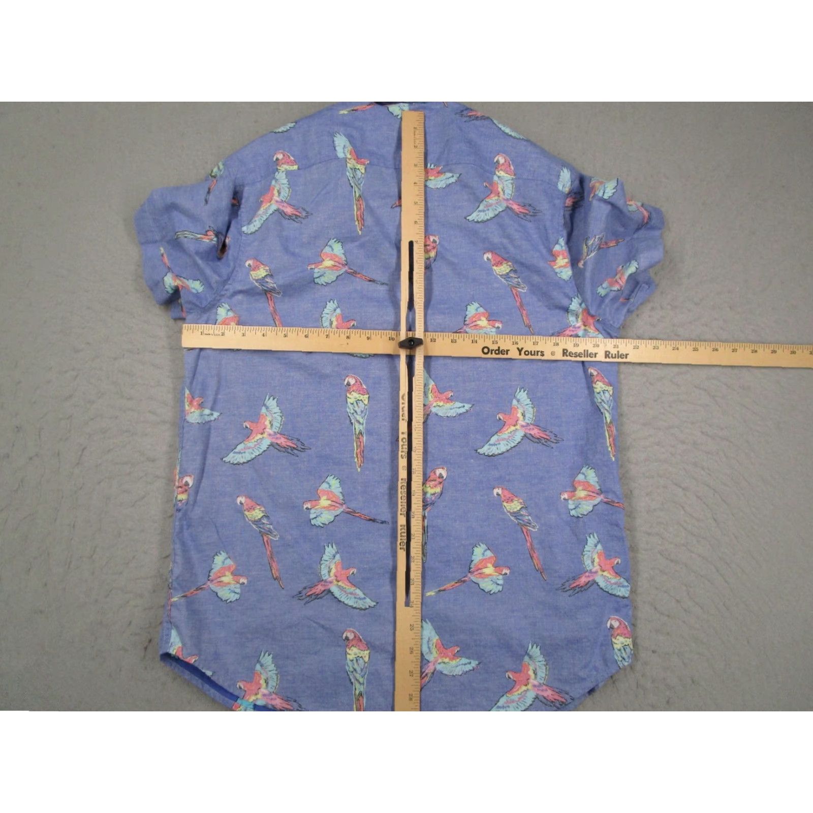 Chubbies Chubbies Shirt Mens Large Blue Parrot Print Short Sleeve Button-Down Reverse Print Tropical Size US L / EU 52-54 / 3 - 6 Thumbnail