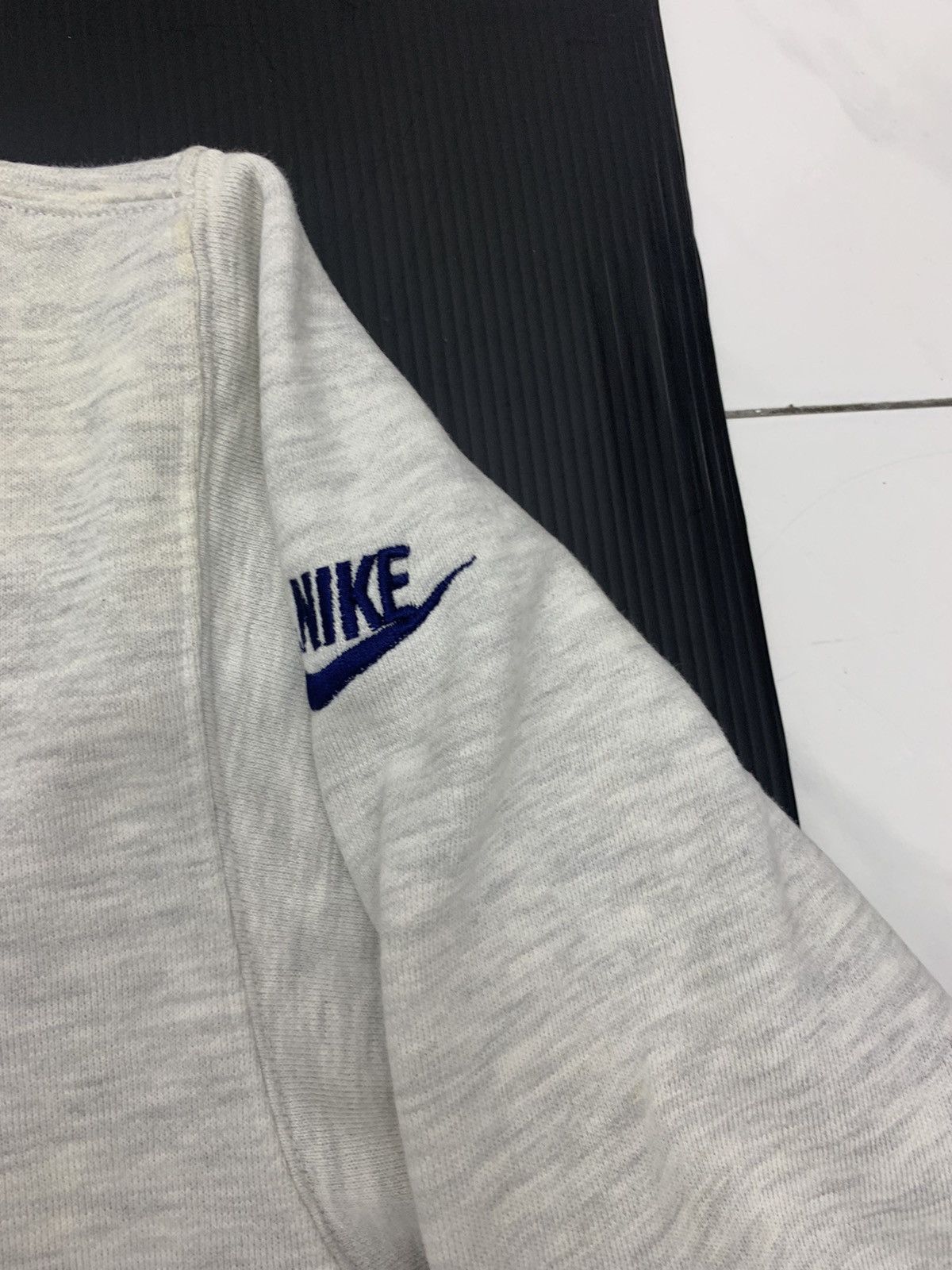 Nike Vintage 90s Nike Swoosh Big Logo Embroided Sweatshirt Size US M / EU 48-50 / 2 - 5 Thumbnail