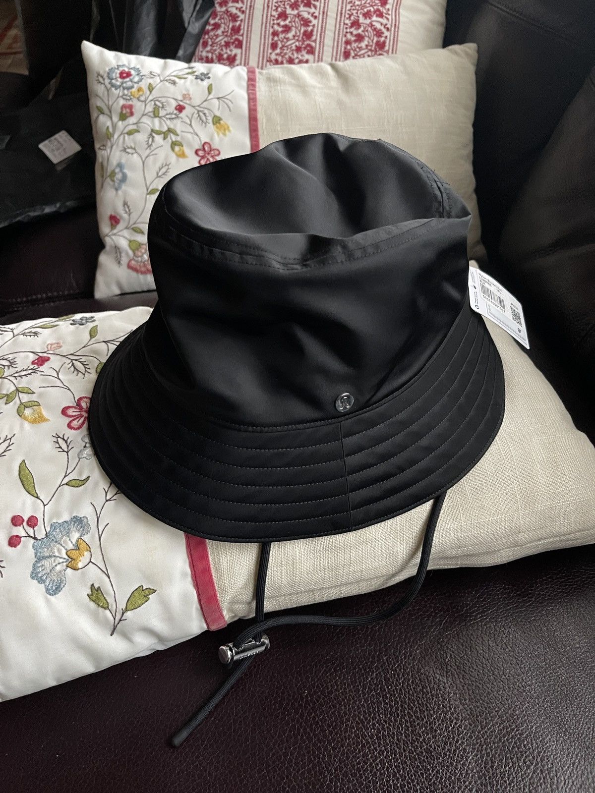 Lululemon Lululemon nylon Black Bucket Hat size S/M, M/L and L/XL avai Size ONE SIZE - 6 Thumbnail
