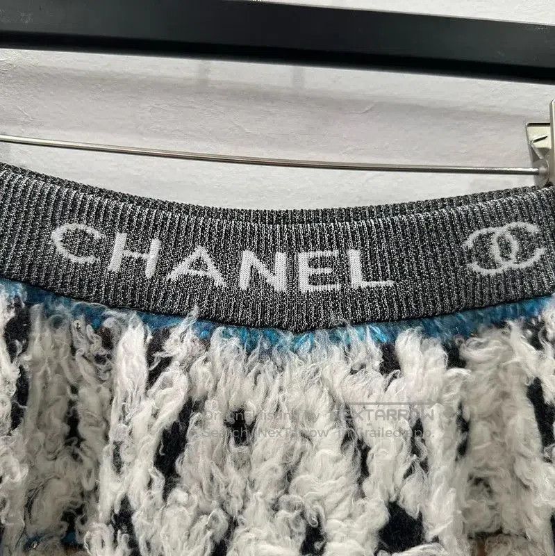 Chanel Chanel Women's White Wool Skirt . Size 22" - 3 Thumbnail