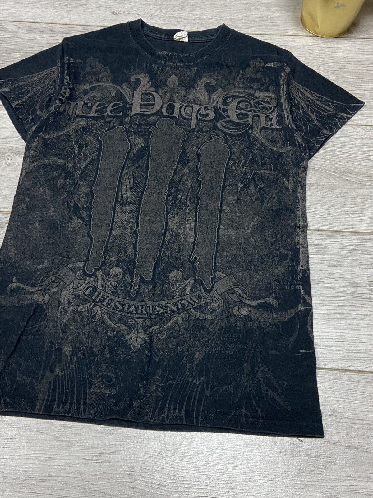 Band Tees Three Days Grace Life Starts Now T-Shirt Y2K Size US S / EU 44-46 / 1 - 2 Thumbnail