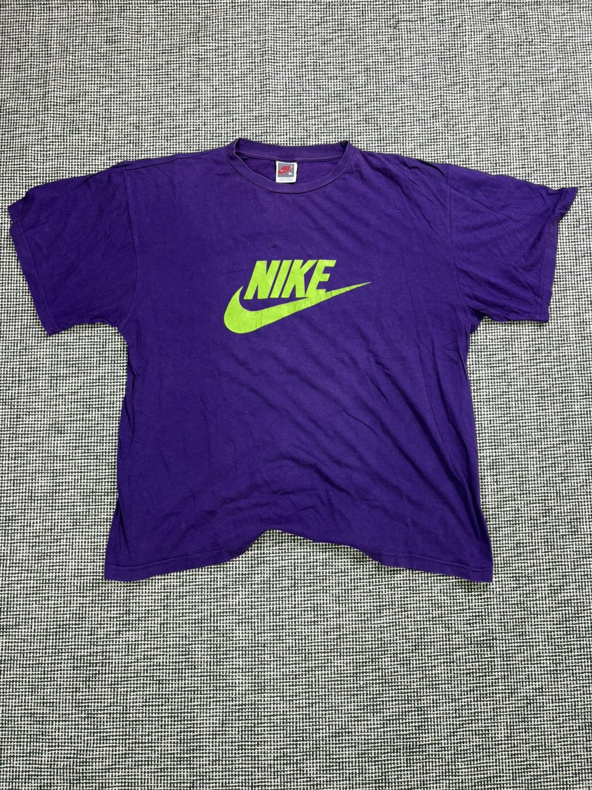Nike 90s nike purple vintage big swoosh tee Size US XL / EU 56 / 4 - 1 Thumbnail