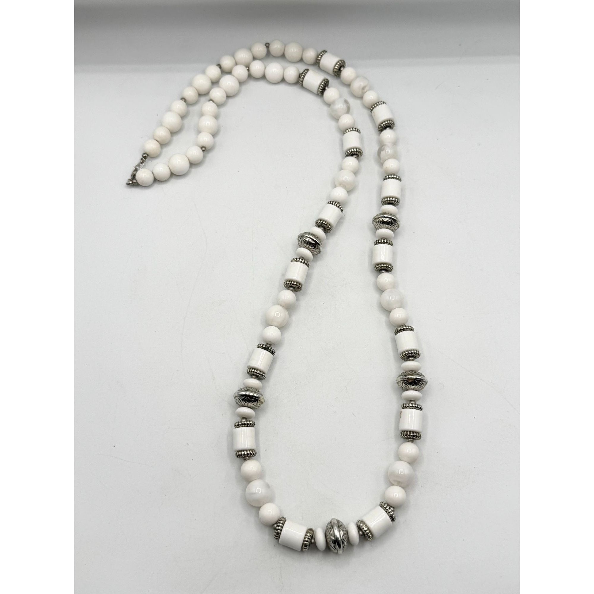 Vintage Vintage 80s White and Silver Plastic Long Beaded Western Sty Size ONE SIZE - 4 Thumbnail