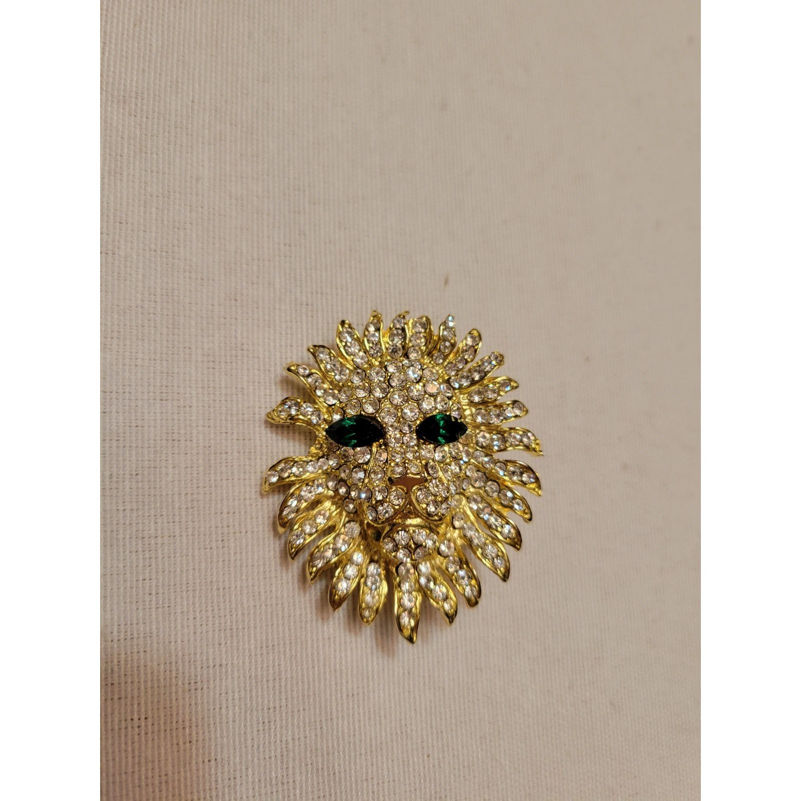Other Vtg Gold Toned Emerald Eye Rhinestone Lion Head 2" Brooch Size ONE SIZE - 5 Thumbnail