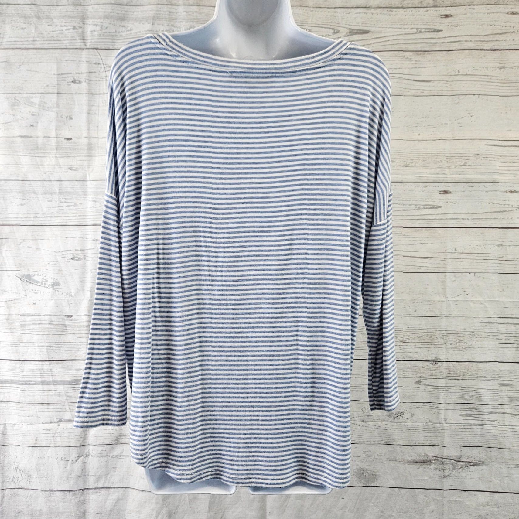 Loft VINTAGE? No. Ann Taylor LOFT womens top Sz Medium blue white stripe rayon blouse shirt? Size M / US 6-8 / IT 42-44 - 4 Thumbnail