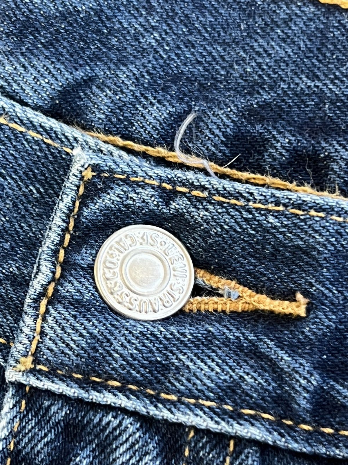 Levi's Vintage Levi’s 550 Blue Wash Size US 34 / EU 50 - 7 Thumbnail