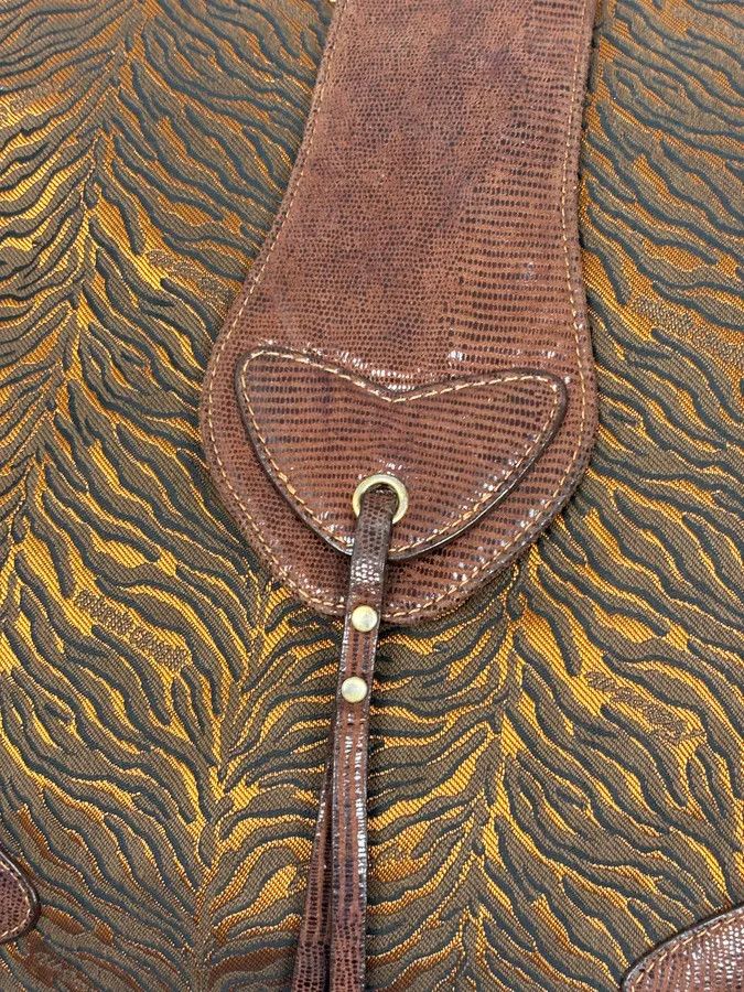 Roberto Cavalli 2000s Roberto Cavalli Brown Leather Tiger Embossed Shoulder Bag Size ONE SIZE - 7 Thumbnail