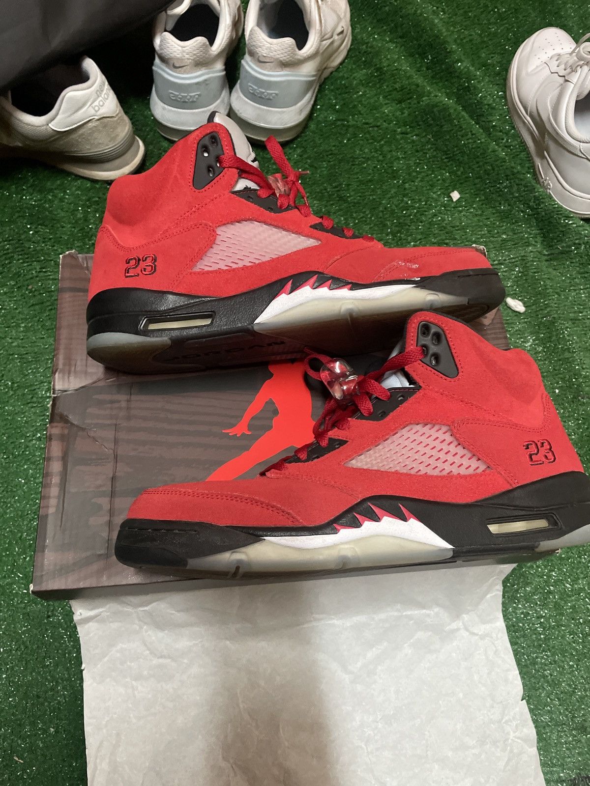 Jordan Brand × Nike Jordan 5 Raging Bull Size US 11 / EU 44 - 2 Thumbnail