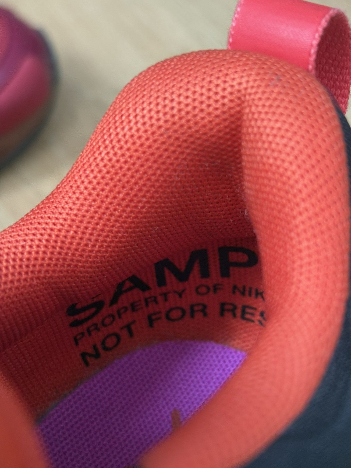 Nike UNRELEASED SAMPLE Nike Air Max 720 Vivid Purple Track Red Size US 7 / IT 37 - 9 Thumbnail