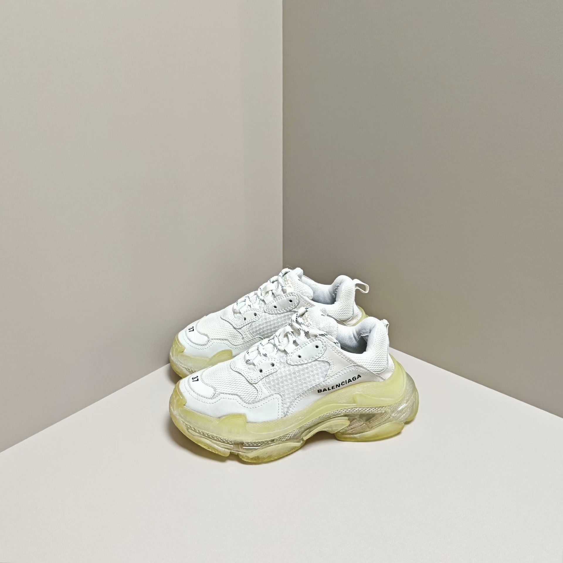Balenciaga Balenciaga Lowtop Sneakers us_7 Women Size US 7 / IT 37 - 1 Thumbnail