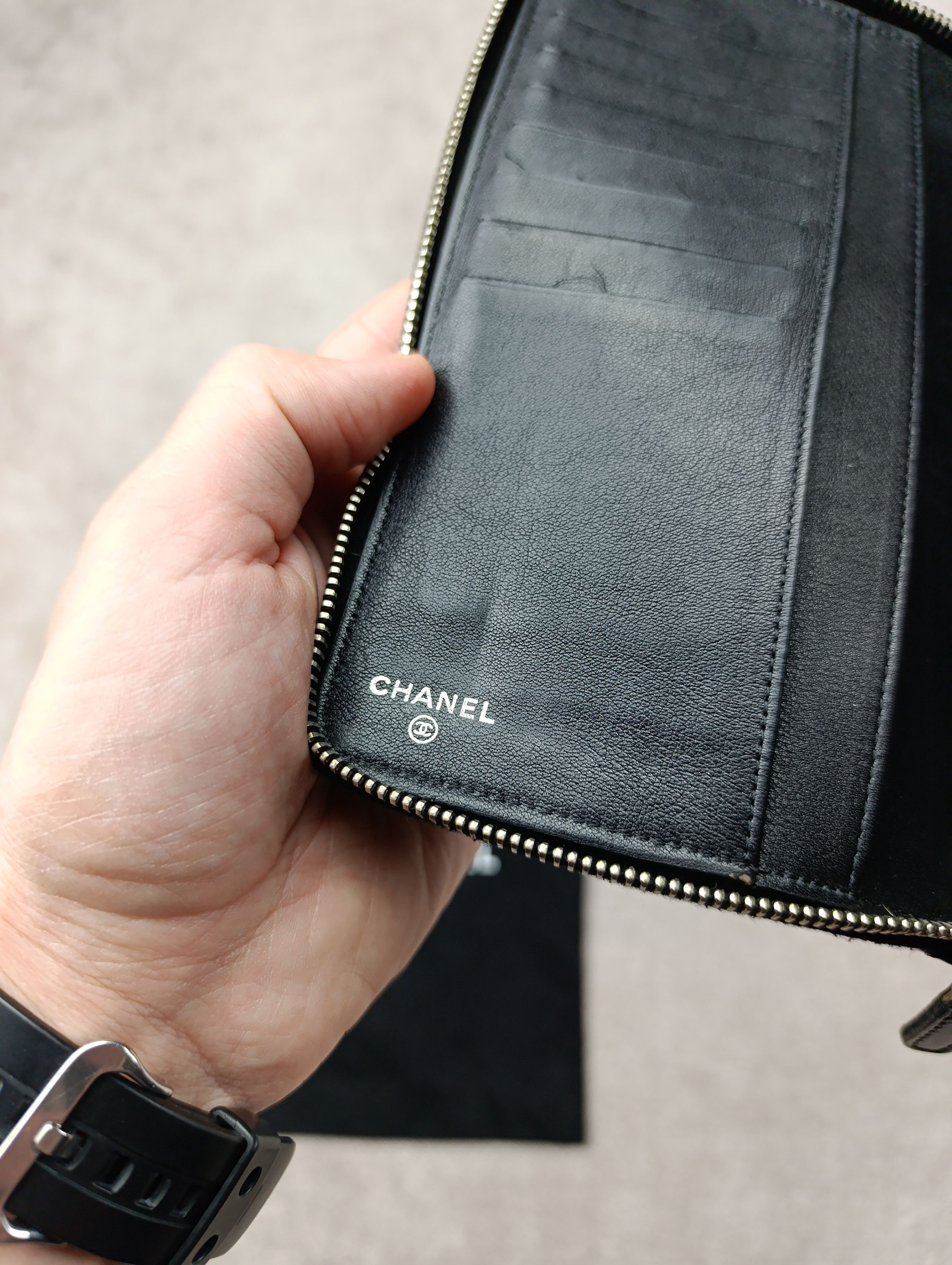 Chanel CHANEL BLACK QUILTED PATENT LEATHER CC ZIP ORGANIZER WALLET Size ONE SIZE - 17 Thumbnail