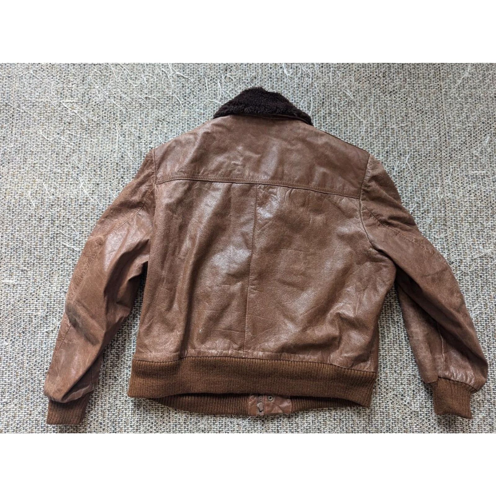 Vintage VINTAGE Richman Brothers leather bomber Jacket M 40-42 Brown Mens Vintage 1970s Flight Flyers Patina faux mouton collar Four front pockets Size US M / EU 48-50 / 2 - 2 Thumbnail