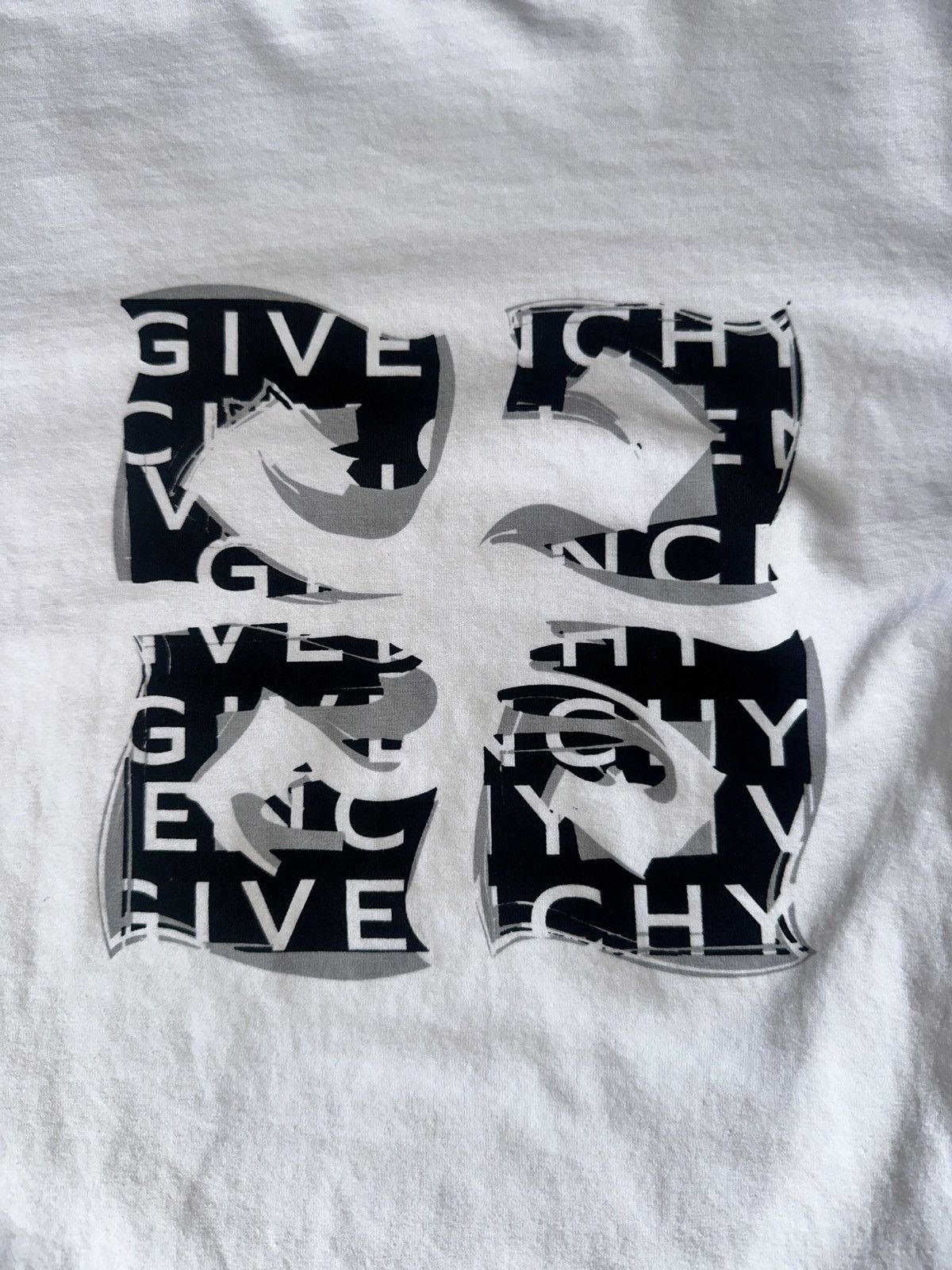 Designer Givenchy tee Size US L / EU 52-54 / 3 - 2 Thumbnail