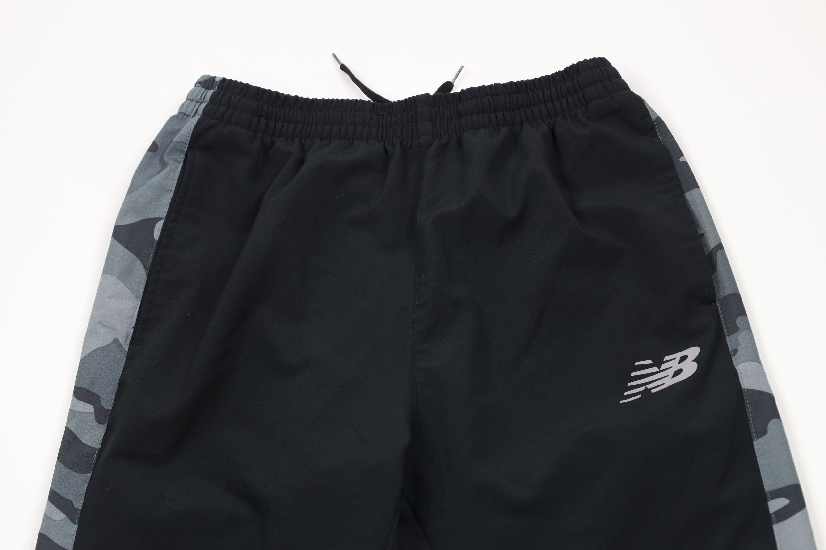 New Balance × Vintage Vintage New Balance Reflective Logo Camouflage Pants Black Size US 36 / EU 52 - 2 Thumbnail