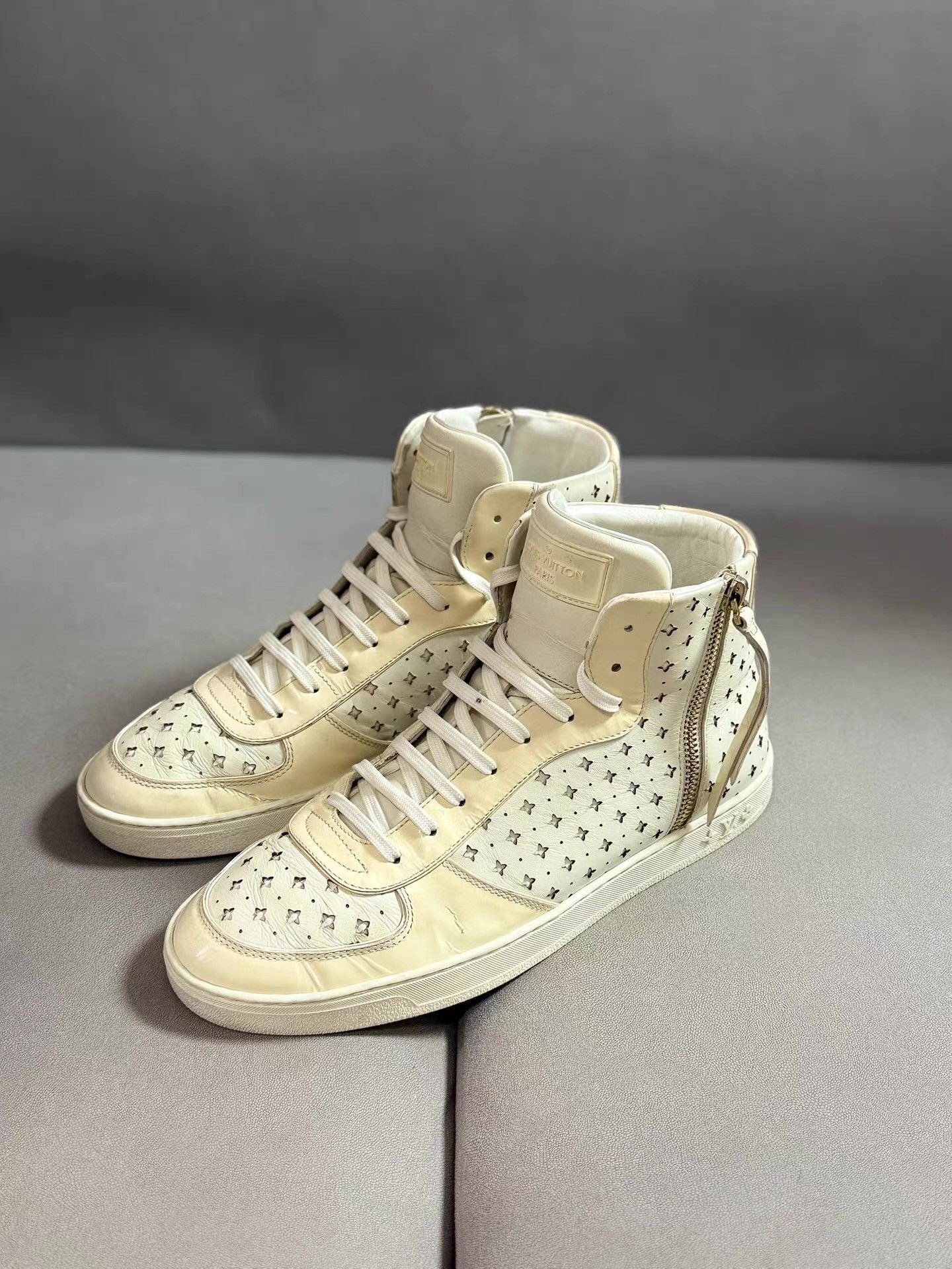 Louis Vuitton Louis Vuitton Hollow Star-Embellished Sneakers Ｑ20 Size US 6.5 / IT 36.5 - 1 Thumbnail