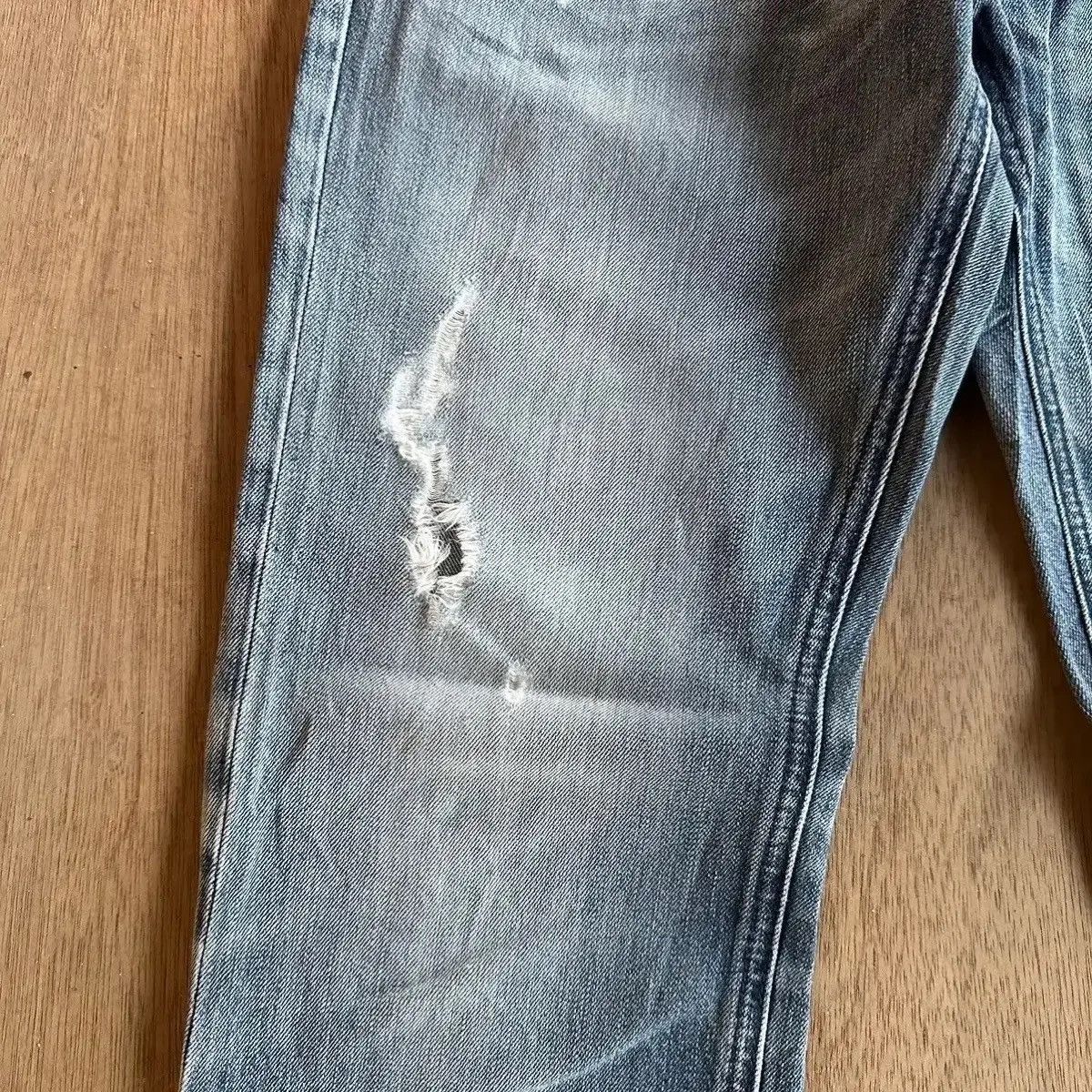 Black Label BURBERRY BLACK LABEL JEANS DISTRESSED DENIM RIPPED PANTS W31 Size US 31 - 7 Thumbnail
