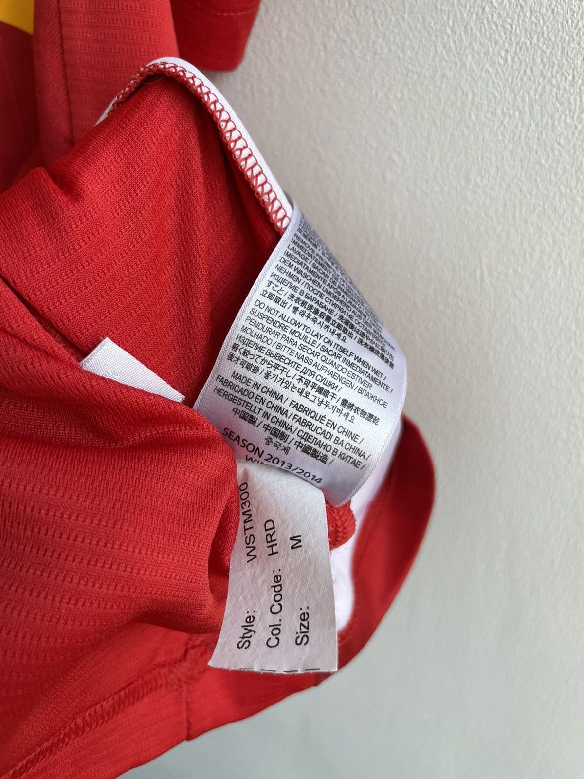 Vintage Liverpool 2013 2014 Home Football Shirt Soccer Jersey Warior Size US M / EU 48-50 / 2 - 16 Thumbnail