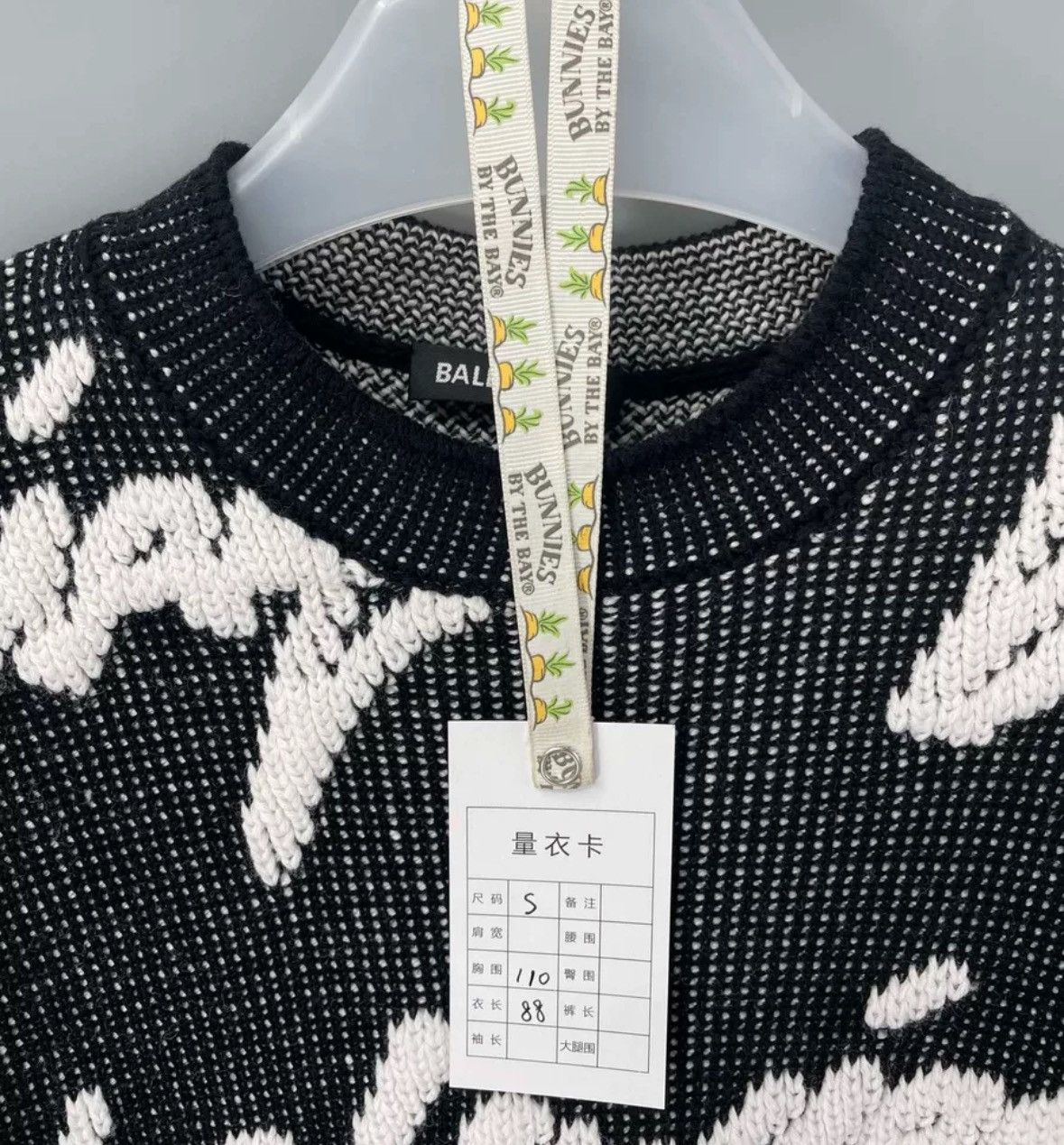 Balenciaga Balenciaga relief sweater2412-Nextarrow Size US S / EU 44-46 / 1 - 4 Thumbnail