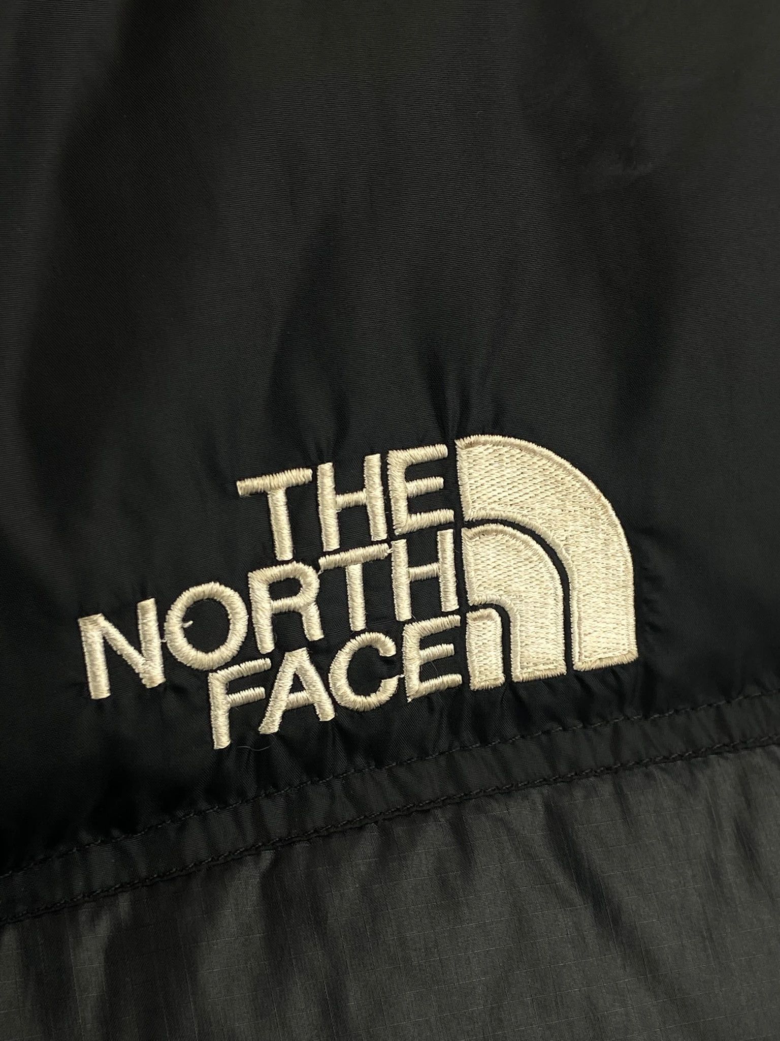 The North Face The North Face 700 Black Down Puffer Gilet Streetwear Size US M / EU 48-50 / 2 - 6 Thumbnail