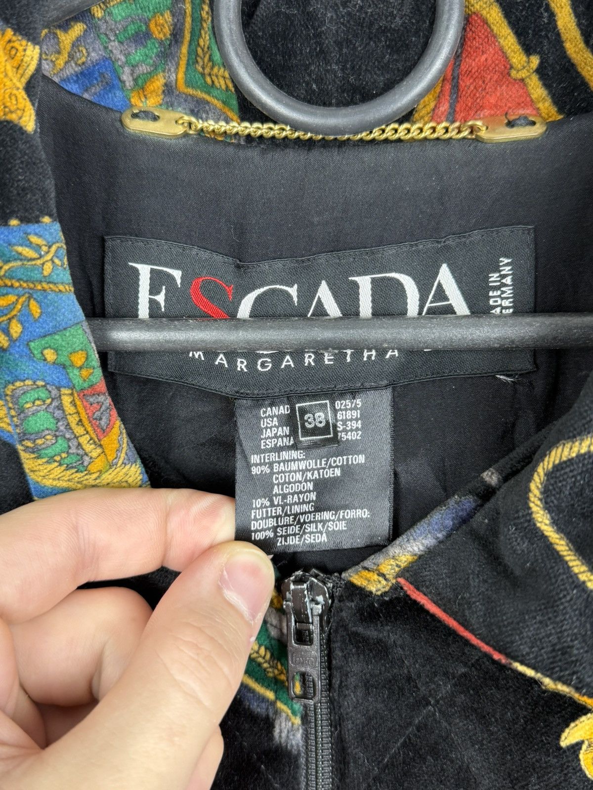 Escada Escada by Margaretha Ley 1980's Multi Printed Velvet Jacket Size XS / US 0-2 / IT 36-38 - 8 Thumbnail