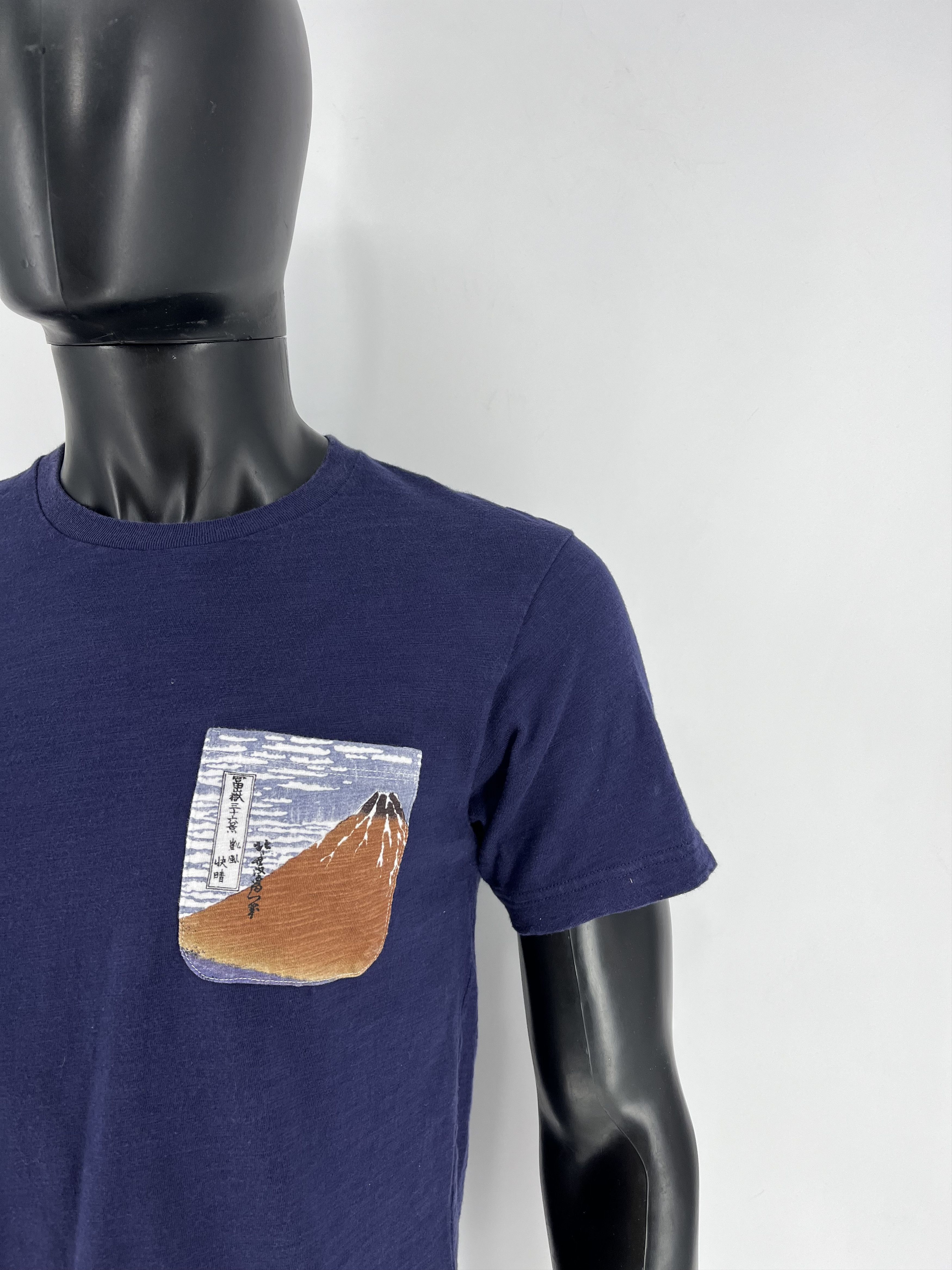 Japanese Brand × Uniqlo Mens Uniqlo Hokusai Blue T Shirt art tee Japanese Brand y2k Size US S / EU 44-46 / 1 - 6 Thumbnail