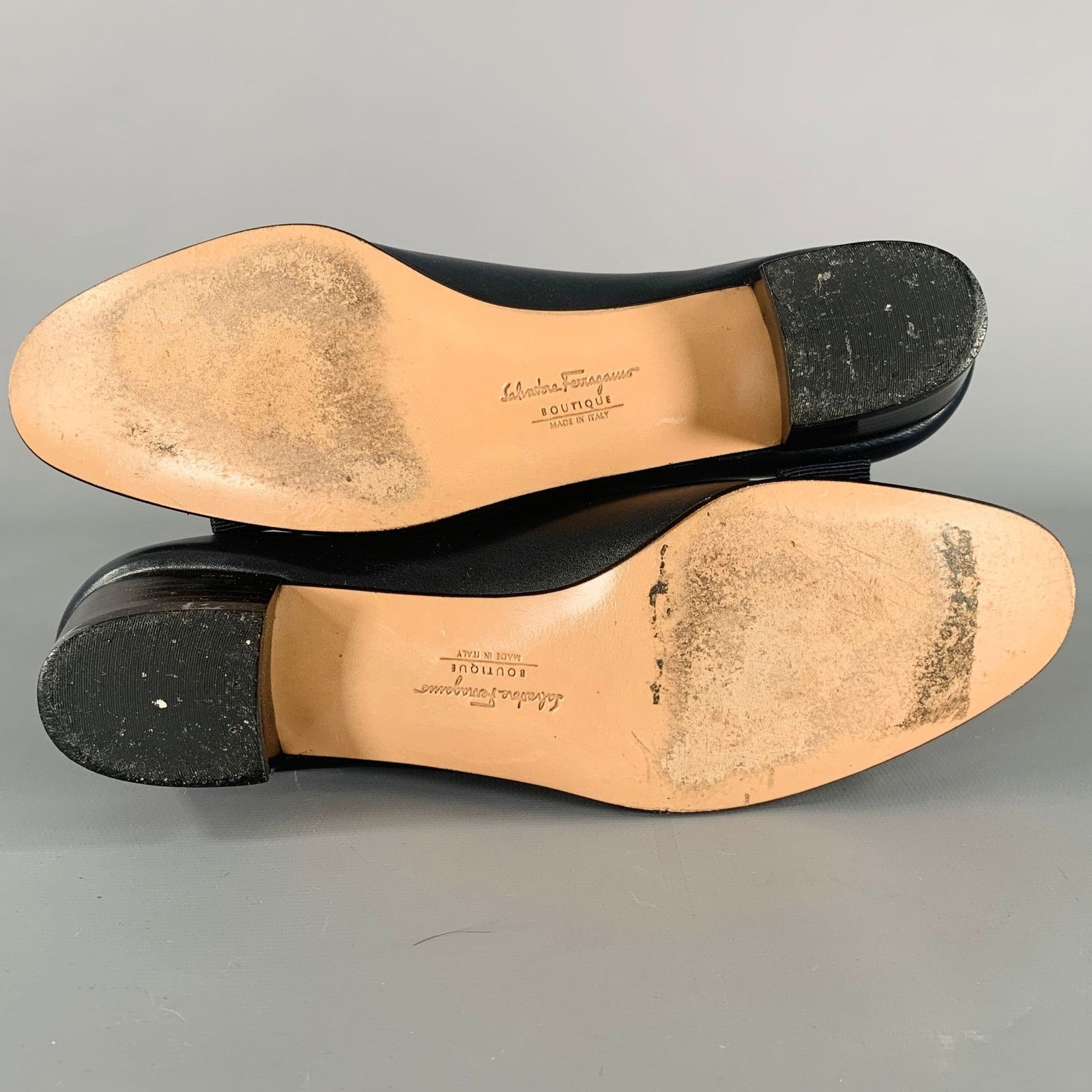 Salvatore Ferragamo SALVATORE FERRAGAMO Size 5.5 Navy Leather Kitten Heel Pumps Size US 5.5 / IT 35.5 - 6 Thumbnail
