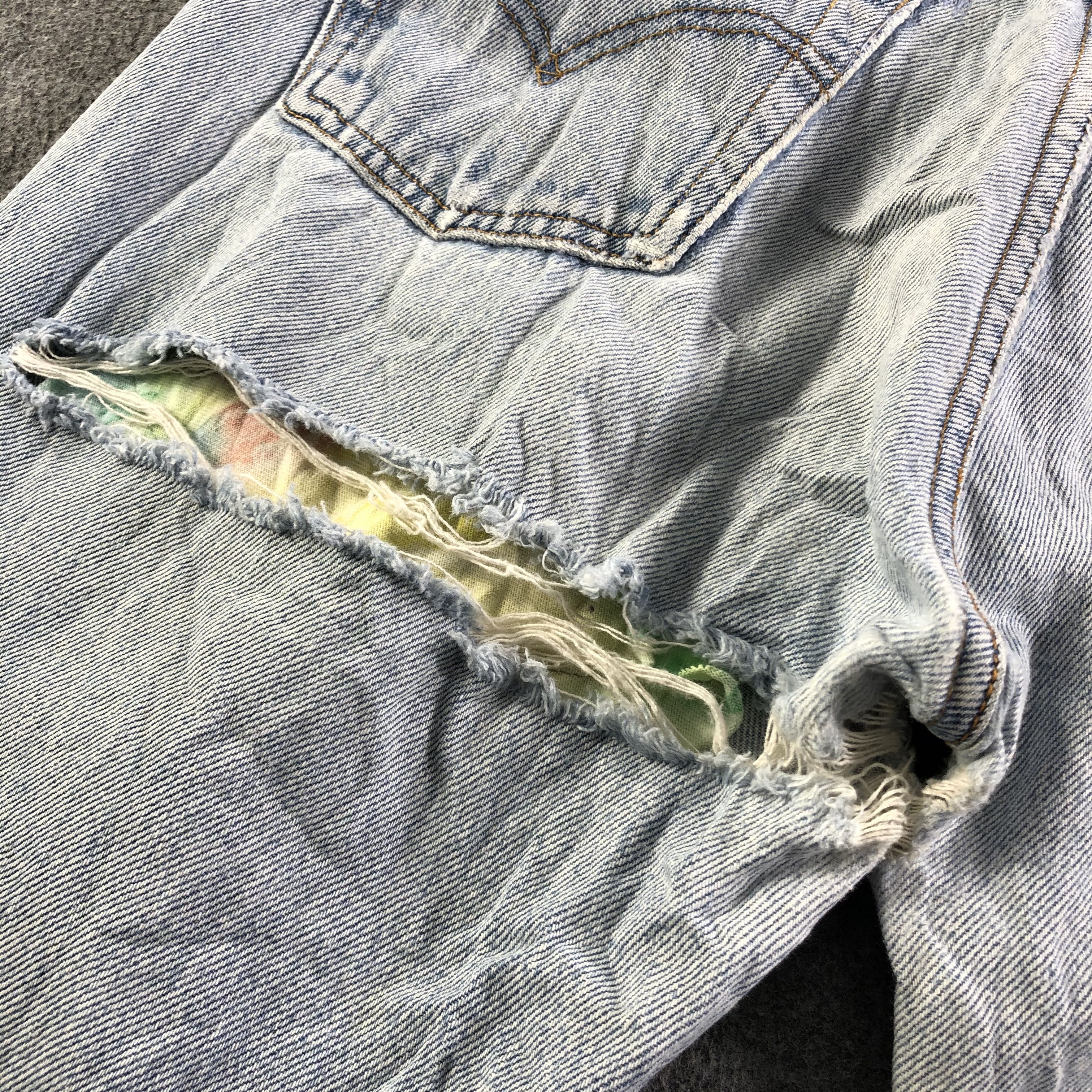 Levi's Vintage 90s Light Wash Levis 501 Jeans-J3812 Size US 29 - 8 Thumbnail