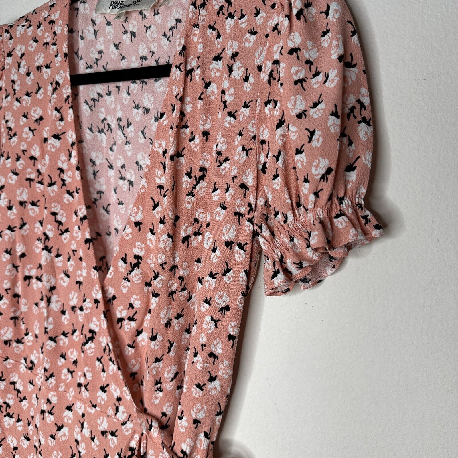 Diane von Furstenberg Diane Von Furstenberg Floral Ruffled Wrap Mini Puff Sleeve S Size S / US 4 / IT 40 - 4 Thumbnail