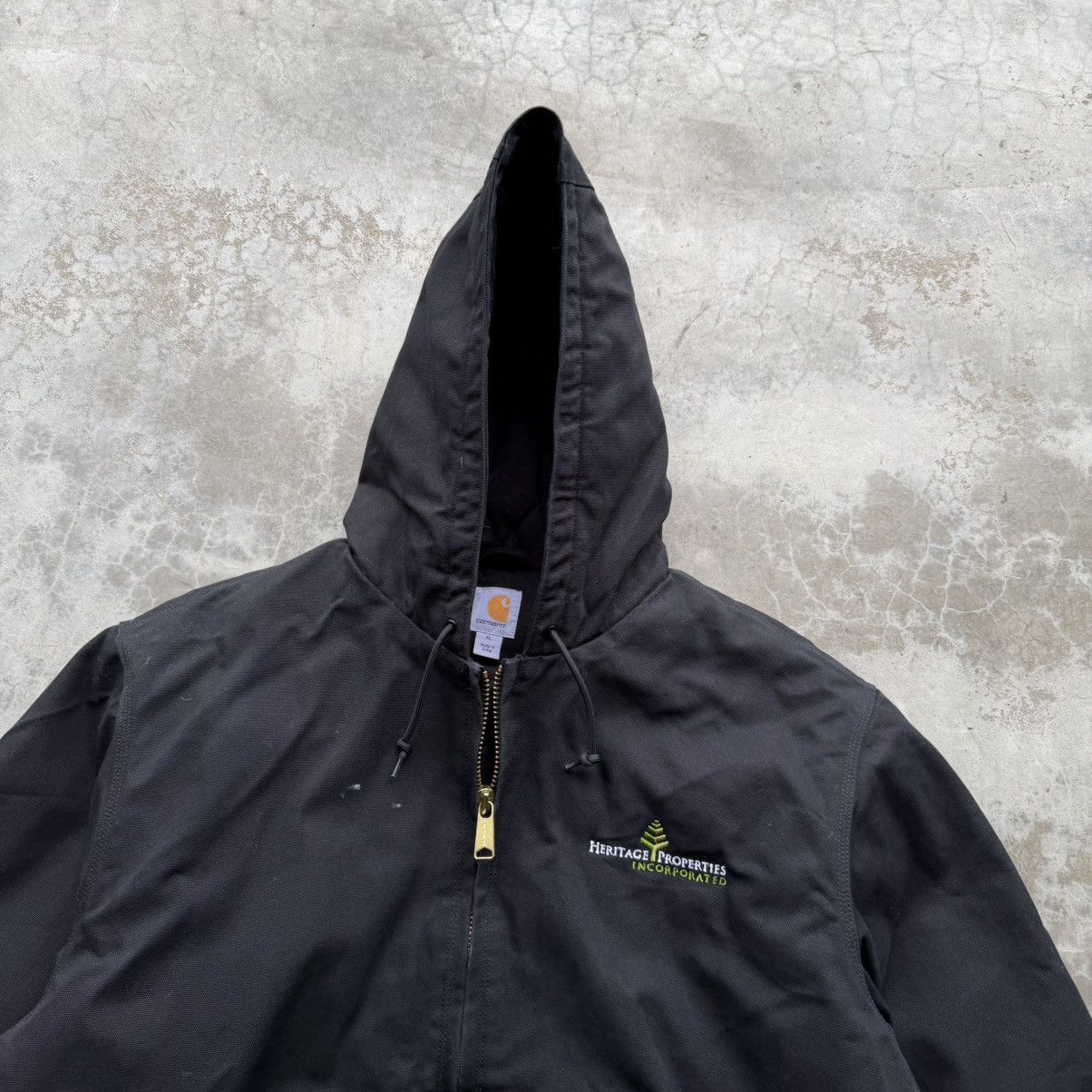 Carhartt Carhartt black heavy hooded work jacket Size US L / EU 52-54 / 3 - 3 Thumbnail