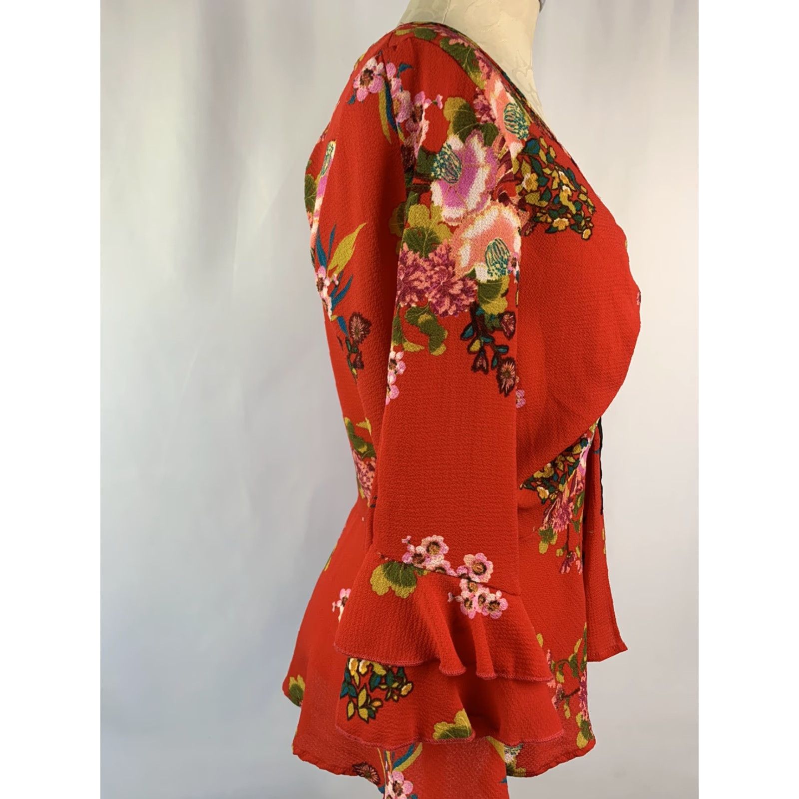 Vintage VINTAGE Front Blouse Junior Women's Red Floral Made in USA Medium Wishful Eye Hook Front Blouse Size M / US 6-8 / IT 42-44 - 7 Thumbnail