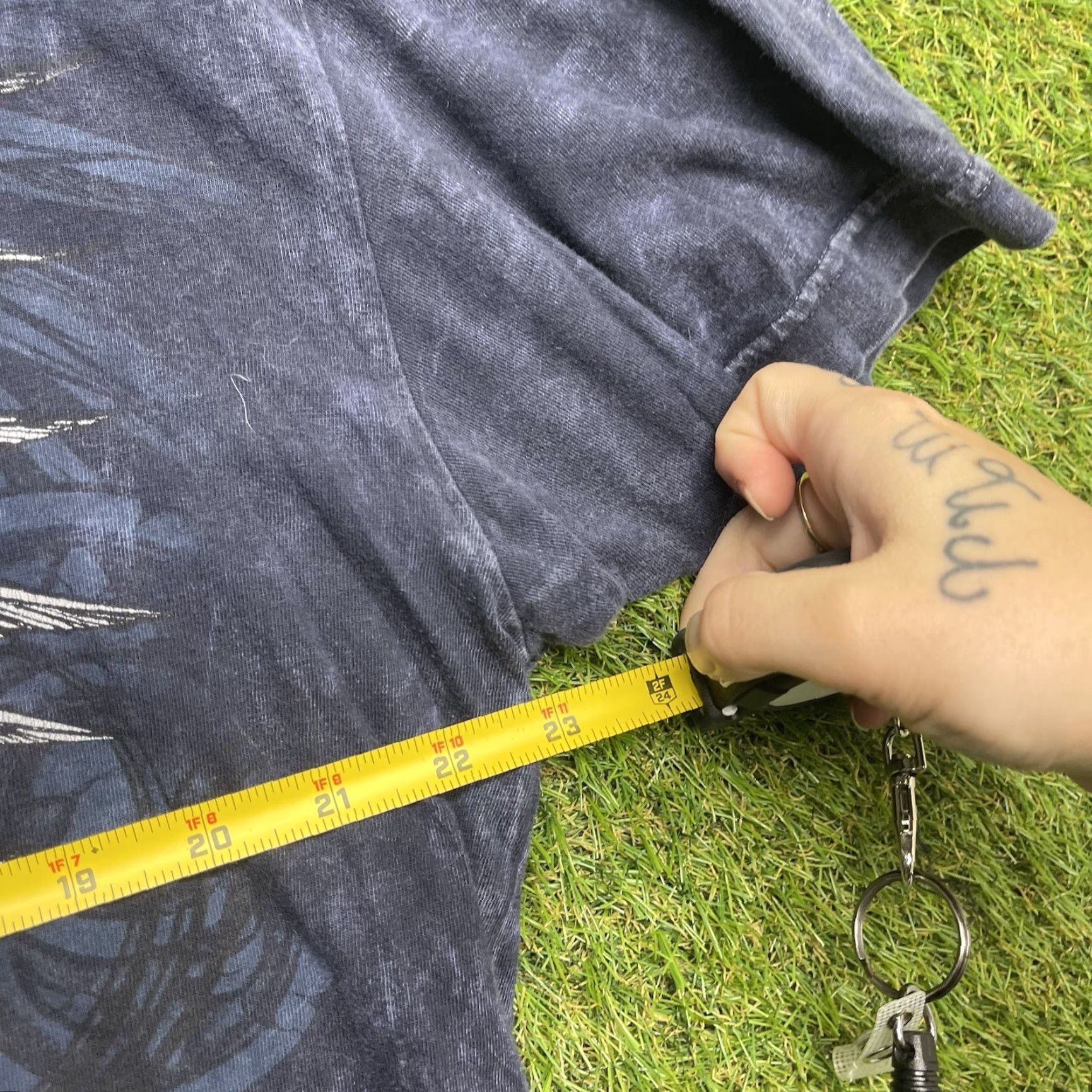 Vintage VINTAGE Sinister Gildan Heavy Cotton T-Shirt Cross Wing 90s Y2K Mens XL Blue Skull Graphic Print Medium Fans Size US XL / EU 56 / 4 - 7 Thumbnail