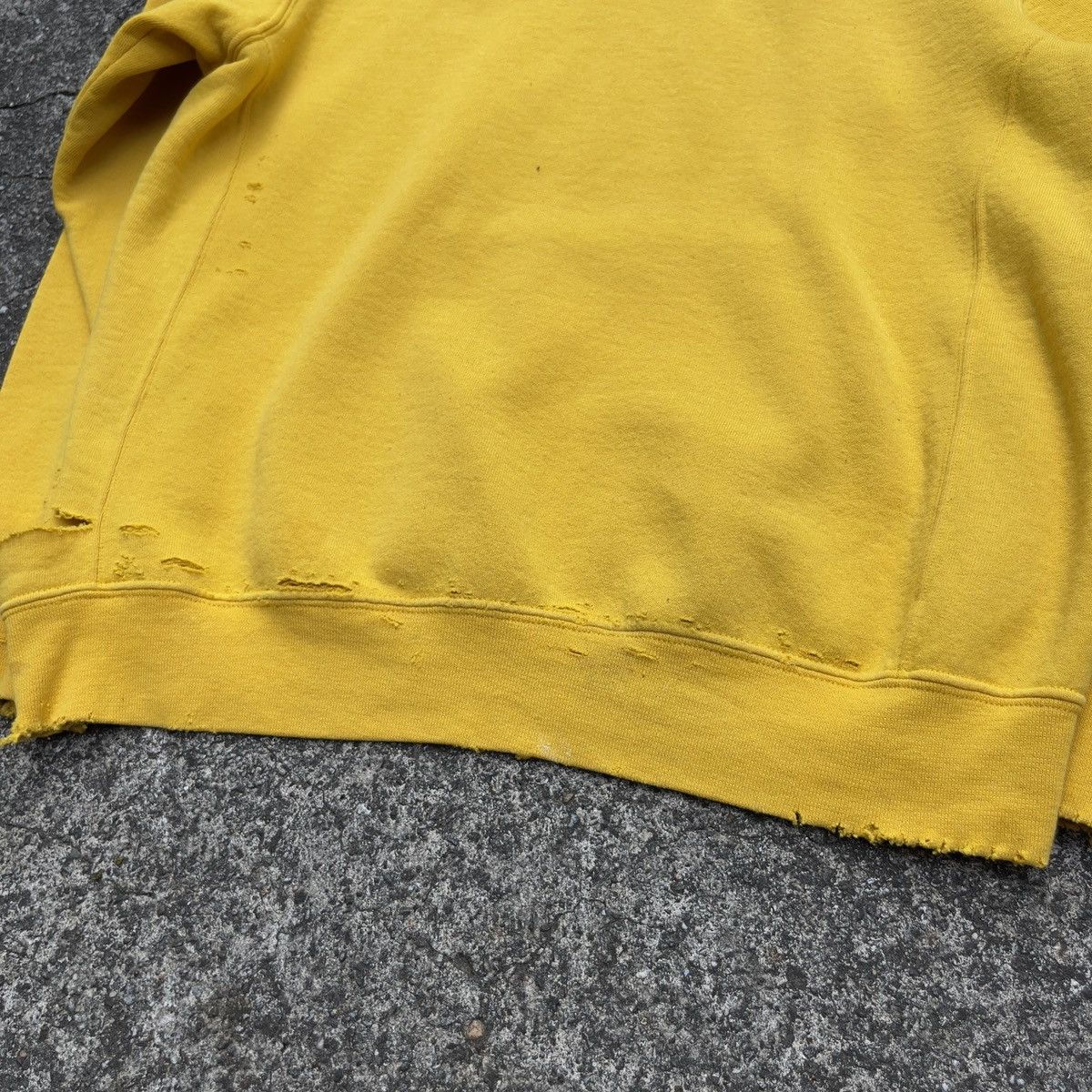 Russell Athletic × Vintage Thrashed Vintage Y2K Russell Athletic Yellow Blank Pullover Size US M / EU 48-50 / 2 - 12 Thumbnail