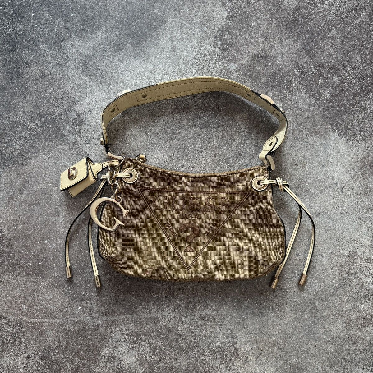 Guess Guess Early 2000’s Vintage Y2K Shoulder Bag Size ONE SIZE - 1 Thumbnail