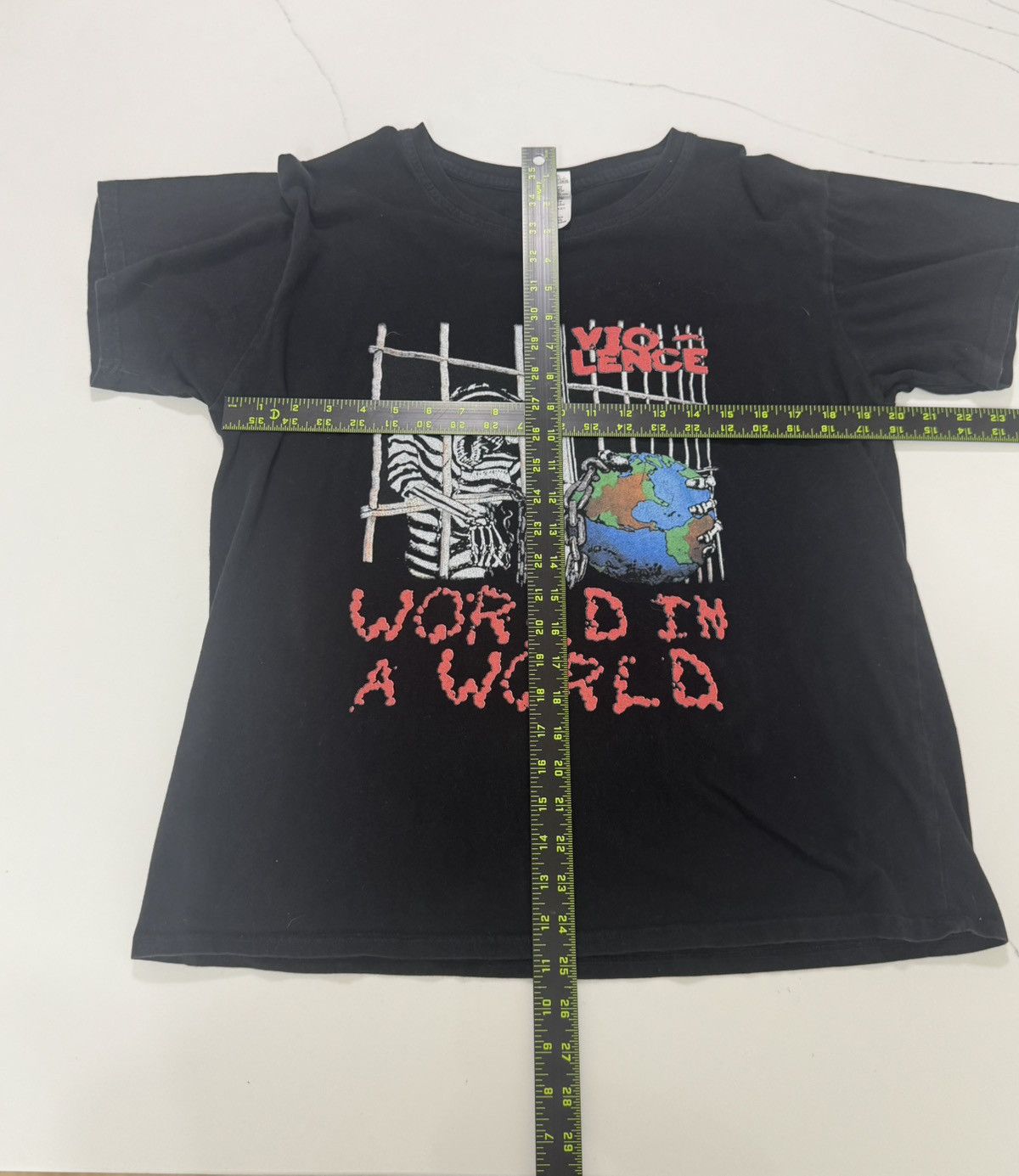 Gildan 💀 Violence “World in a World” Tour Tee – Graphic Band Tee Size US L / EU 52-54 / 3 - 4 Thumbnail