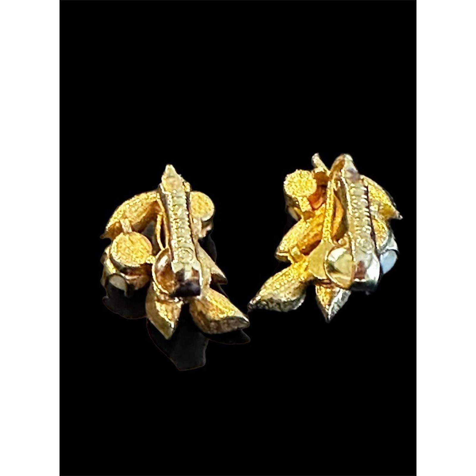 Designer VINTAGE Lisner Leaf and Pearl Earrings Size ONE SIZE - 3 Thumbnail