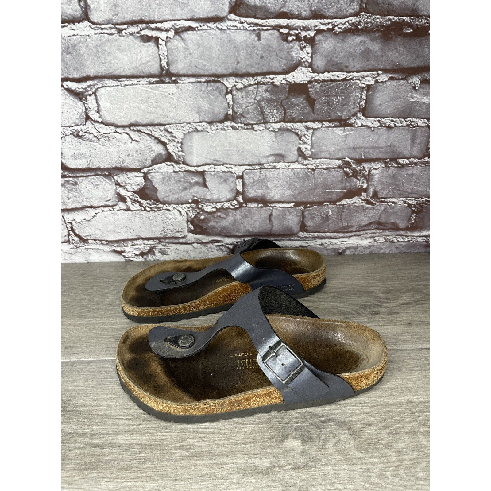 Birkenstock Birkenstock Gizeh Metallic Blue Leather Strap Sandals Women Size US 6 / IT 36 - 13 Thumbnail
