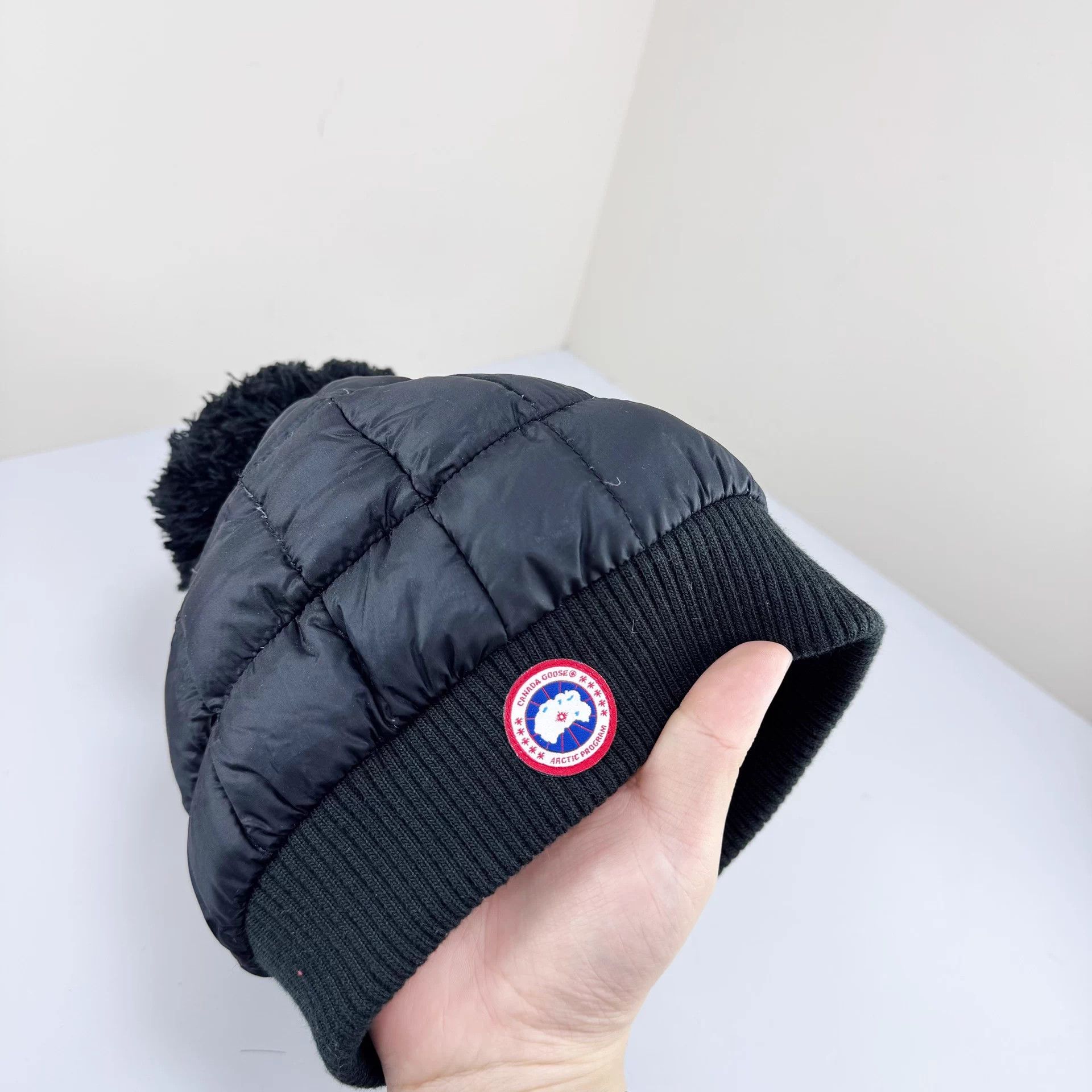 Canada Goose Canada Goose Embroidered Down Beanie S-M 99 New KL08903 Size ONE SIZE - 2 Thumbnail