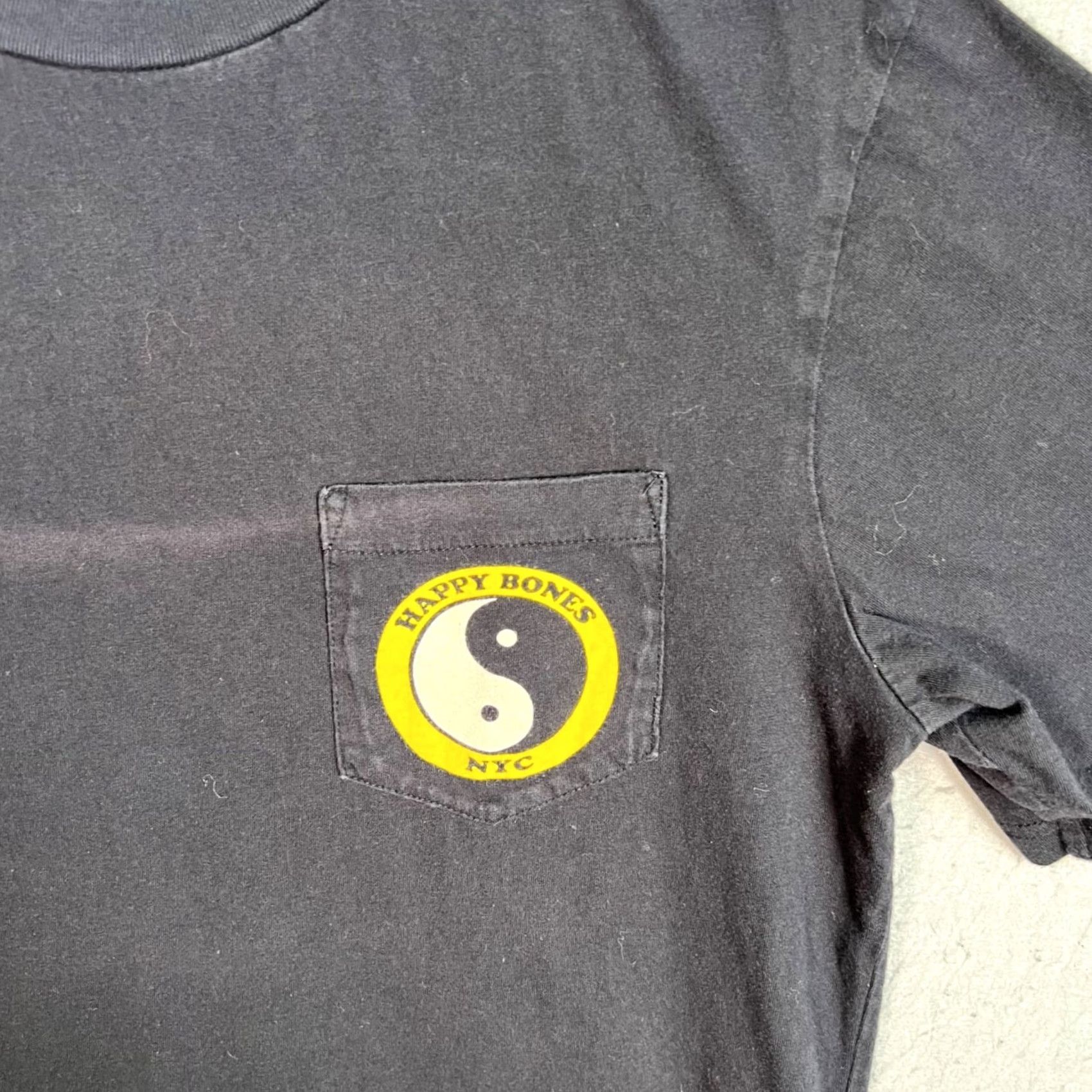 Bones Happy Bones NYC Black Pocket T Shirt w/ Yin Yang Graphic 100% Cotton Size Large Mens Shirt Black Yin Yang Vintage None 2020s Size US L / EU 52-54 / 3 - 4 Thumbnail