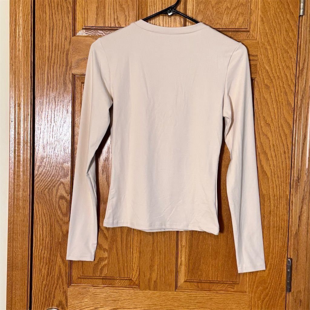Other NWT Trendy Queen Women's Beige Long Sleeve Crop Top Size M Size M / US 6-8 / IT 42-44 - 2 Thumbnail