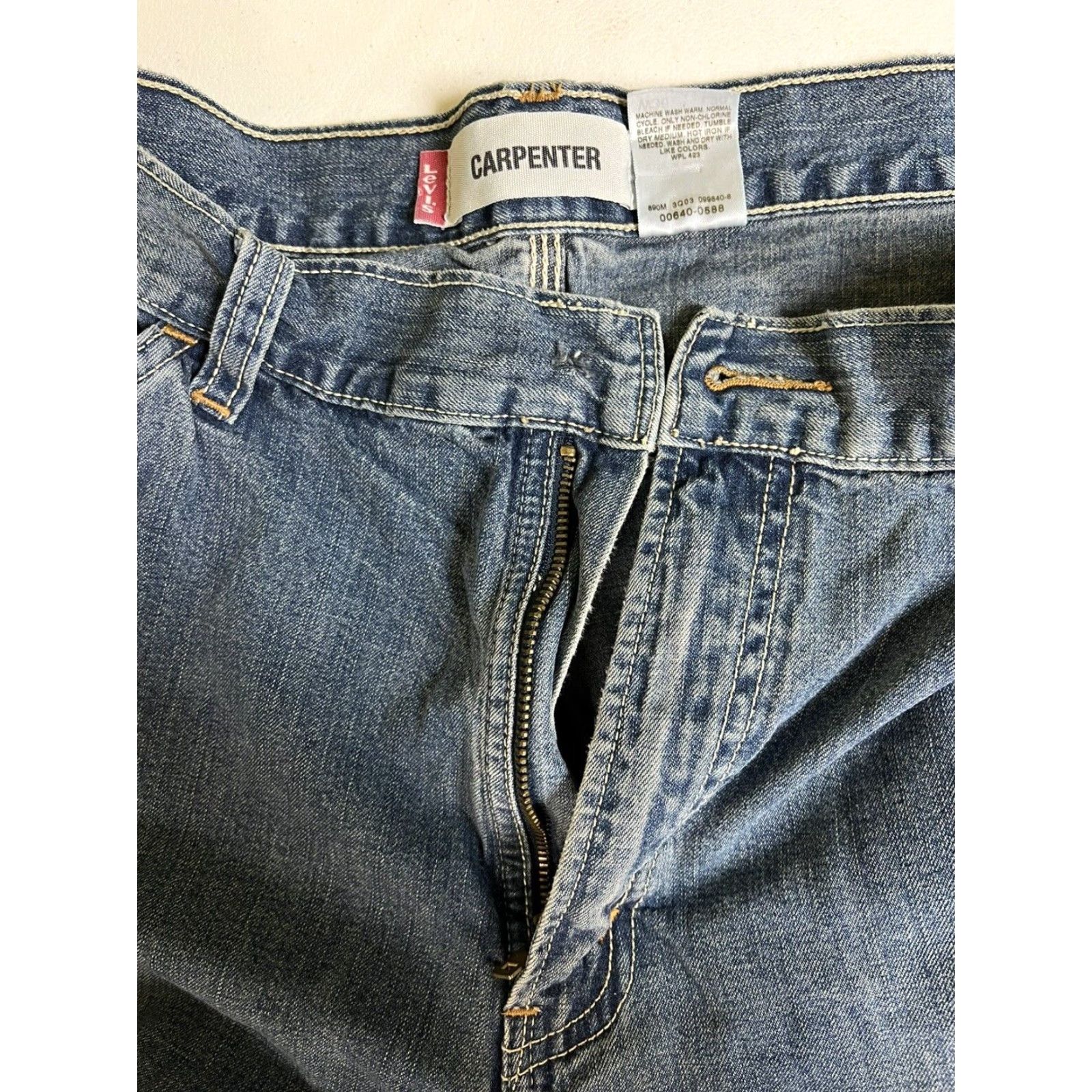 Levi's VINTAGE Levi's Carpenter Jeans Mens 36x30 Loose Straight Med Wash Distressed Size US 36 / EU 52 - 5 Thumbnail