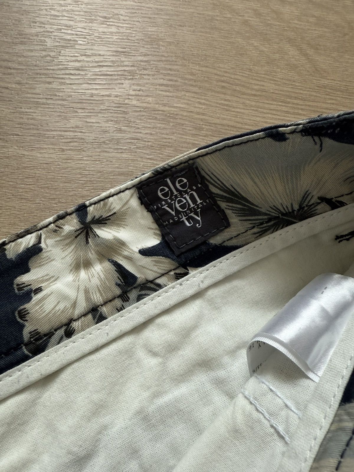 Eleventy Eleventy floral shorts Size US 33 - 3 Thumbnail