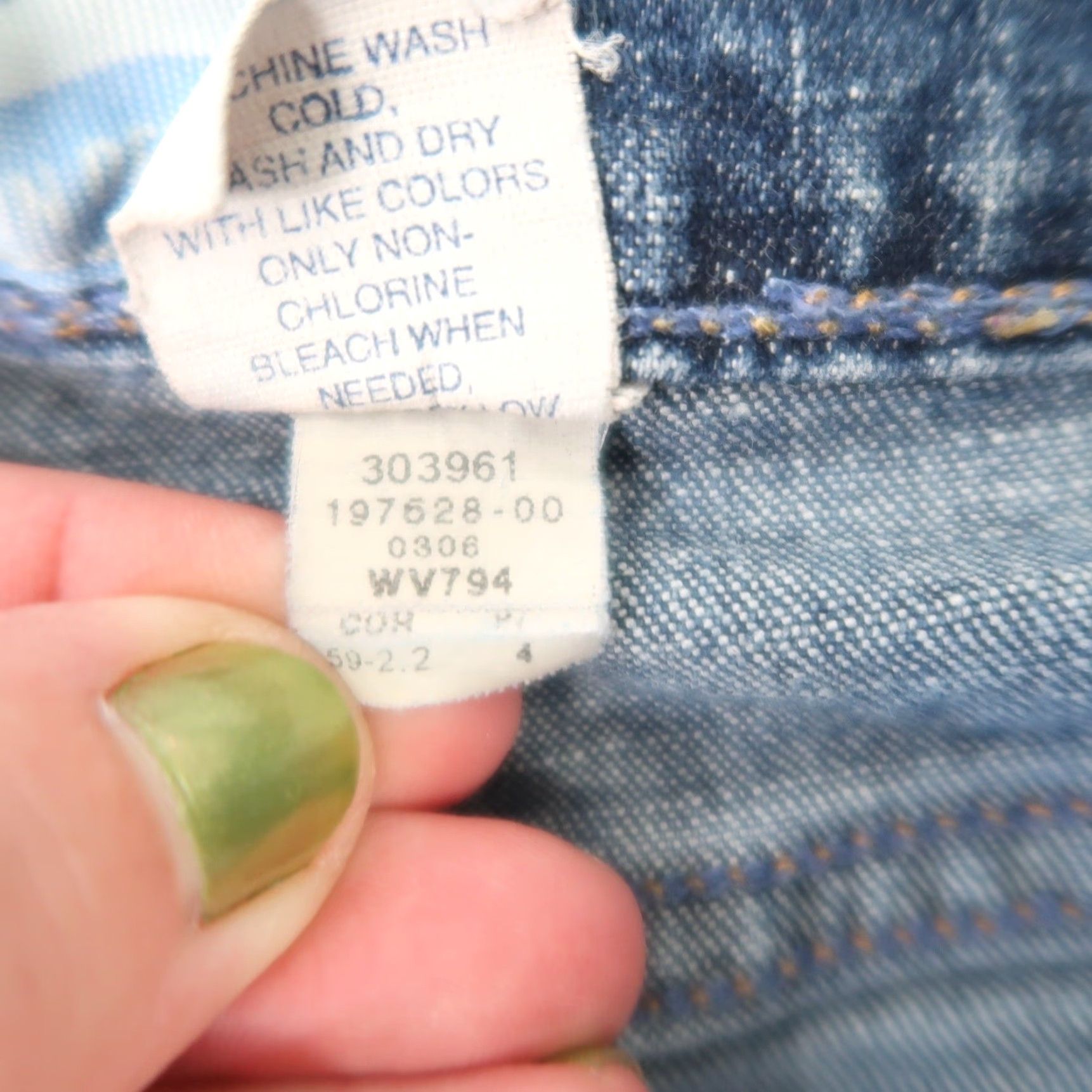 Old Navy VINTAGE Old Navy Denim Shorts Woman 90s Low Rise Medium Wash 10 Womens Casual Cotton Denim Shorts 3 in Inseam Size 32" / US 10 / IT 46 - 4 Thumbnail