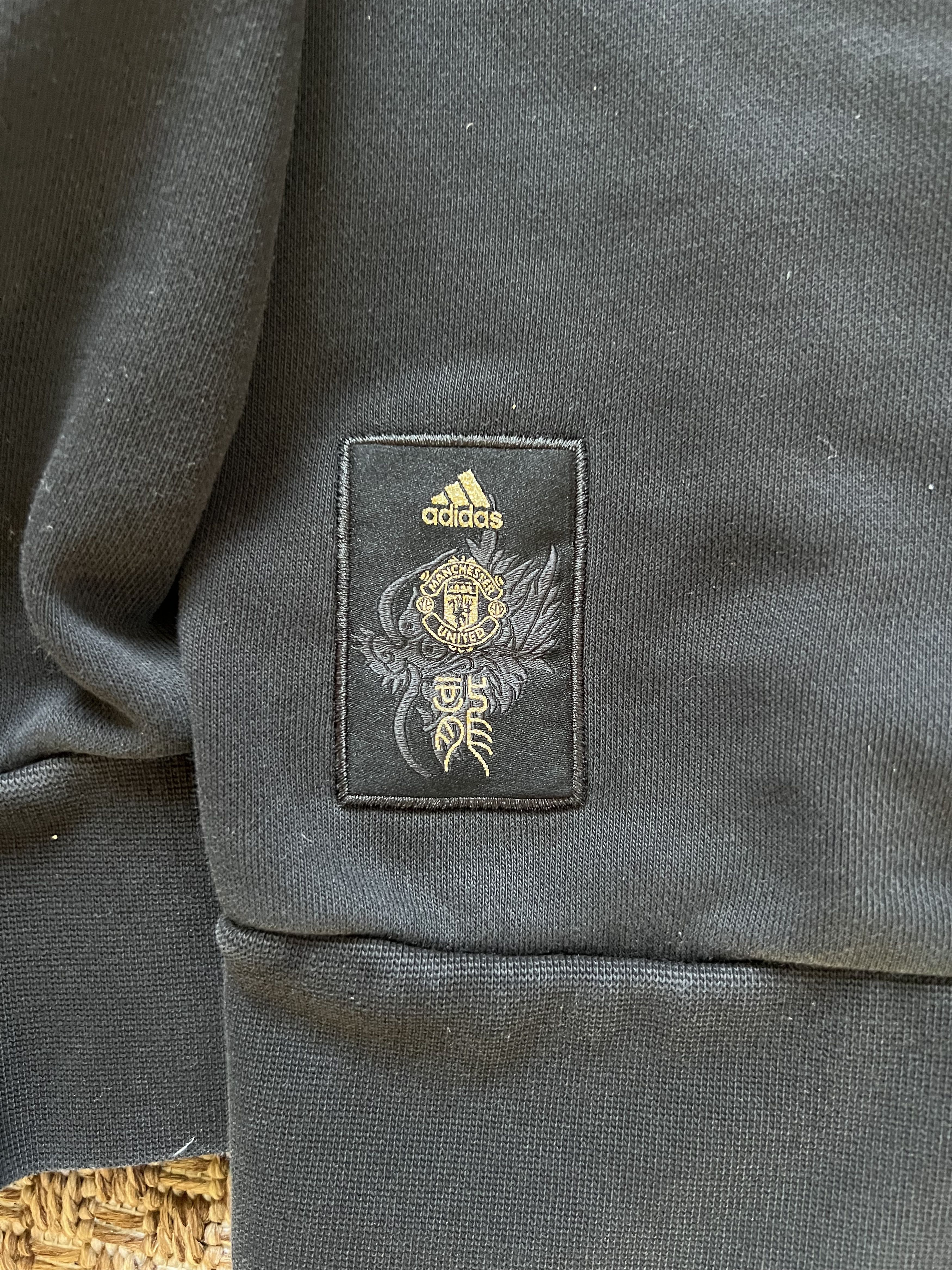 Adidas RARE 2019 Lunar New Year Dragon Sweatshirt Size US M / EU 48-50 / 2 - 4 Thumbnail