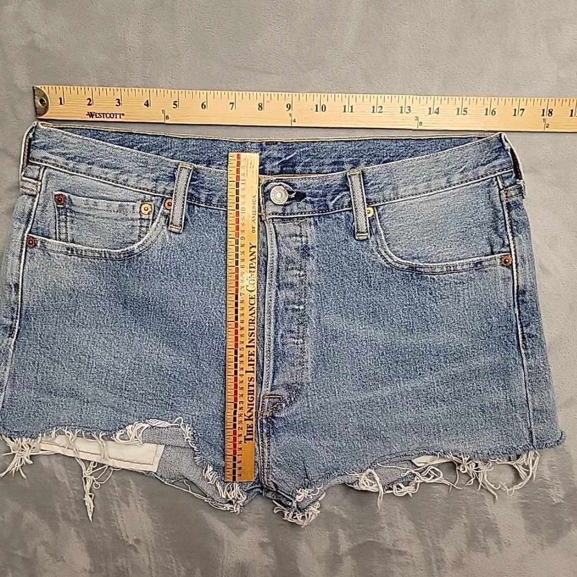 Levi's VTG Levis 501 Jorts 32x Faded Blue Denim Booty Biker Short Shorts Daisy Duke Denim Cotton Jeans Women 32 Size 24" / US 00 / IT 34 - 7 Thumbnail