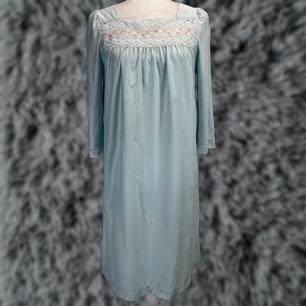 Vintage VINTAGE Vanity Fair Nightgown S Blue Nylon Lace Trim 1970s Made USA Womens, Small, 100% Nylon Underlay Size ONE SIZE - 1 Thumbnail