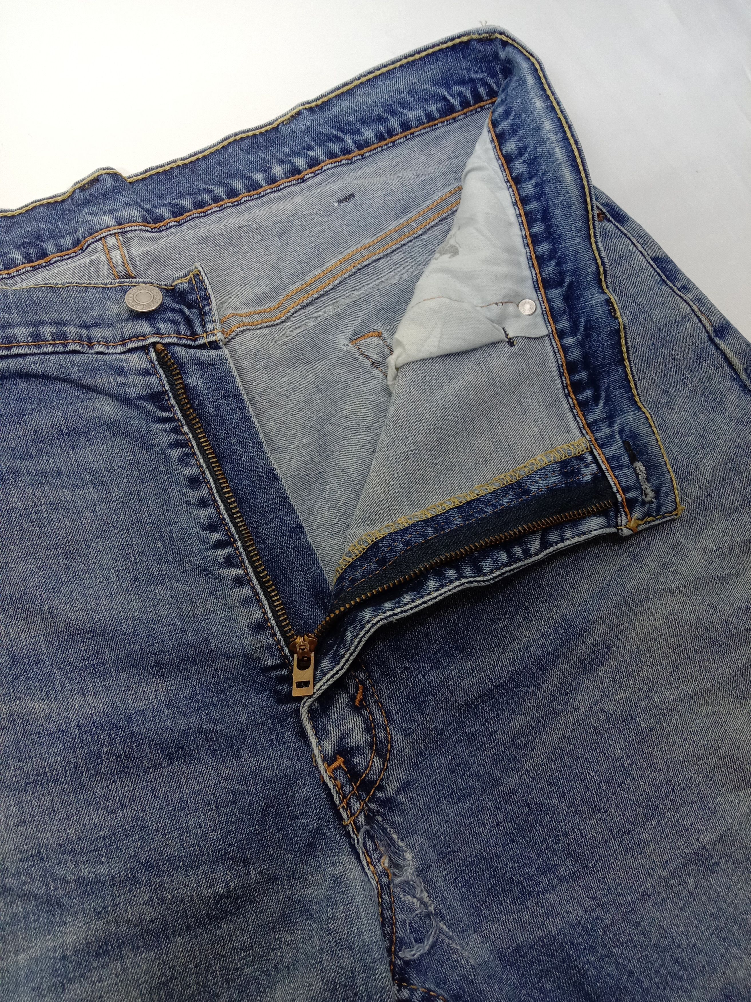 Levi's Vintage Levi's 550 Jeans Blue Wash Relaxed Fit Denim Size US 39 - 9 Thumbnail