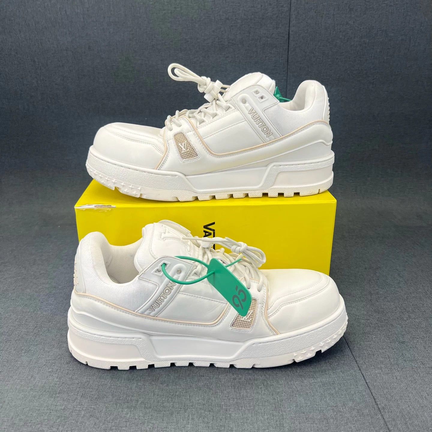 Louis Vuitton LV maxi white 9 US new original box Size US 9 / EU 42 - 2 Thumbnail