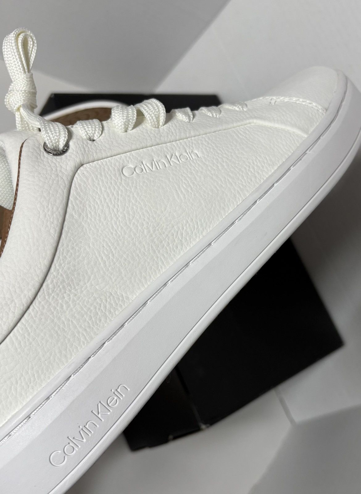 Calvin Klein NEW Size US 9 Calvin Klein Men's Wivlo Sneaker CMWIVLO-R Size US 9 / EU 42 - 9 Thumbnail