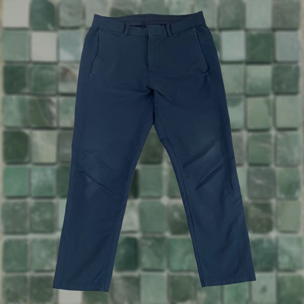 Lululemon LULULEMON New Venture Pants Men 31x26 Navy Blue Tapered Fit Zip Pockets Active Pants Mens Navy Blue 31x26 Tapered Zip Pockets Active Size US 31 - 1 Thumbnail